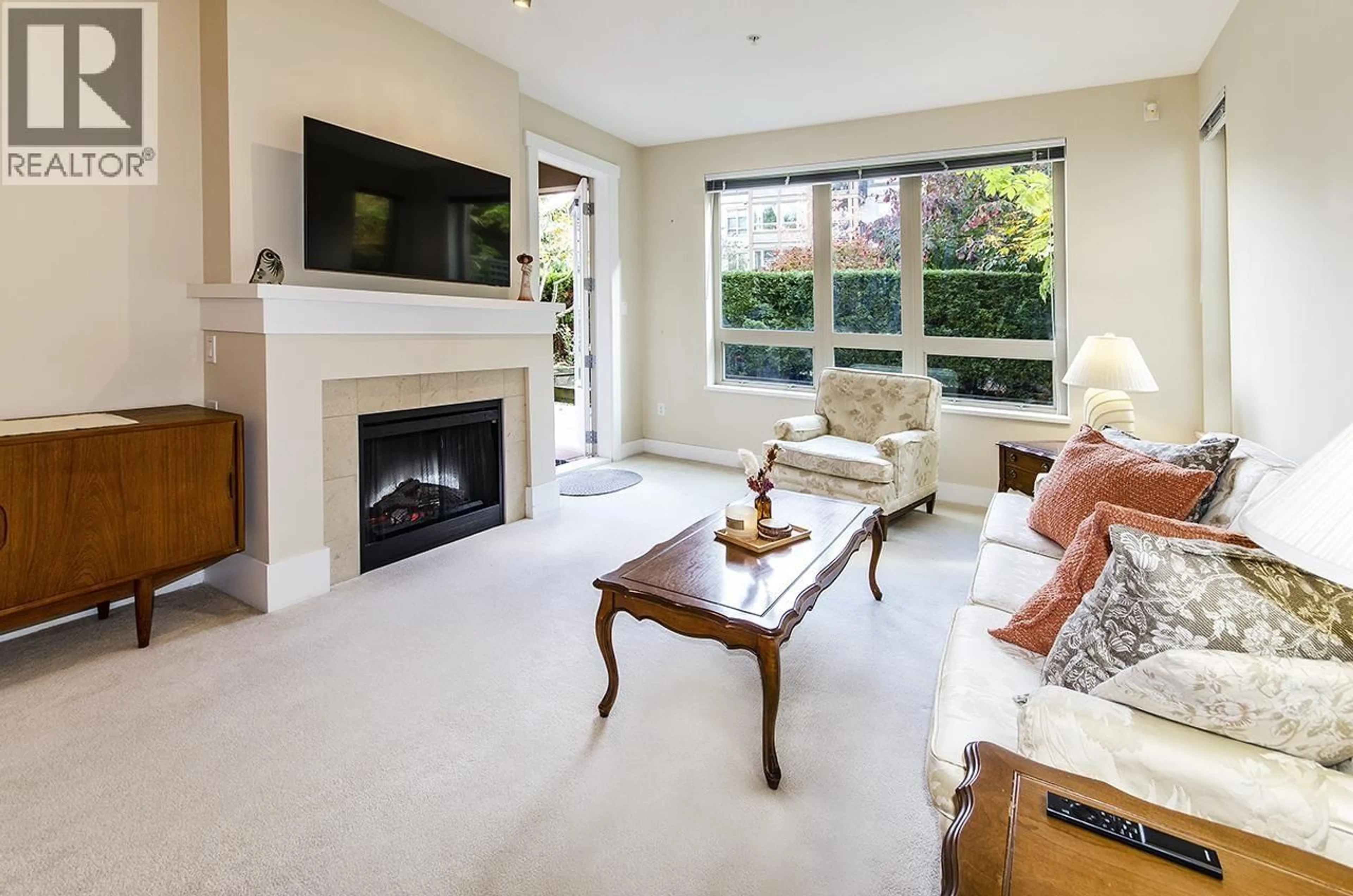 Living room with furniture, unknown for 106 - 1111 27TH STREET, North Vancouver British Columbia V7J1S3