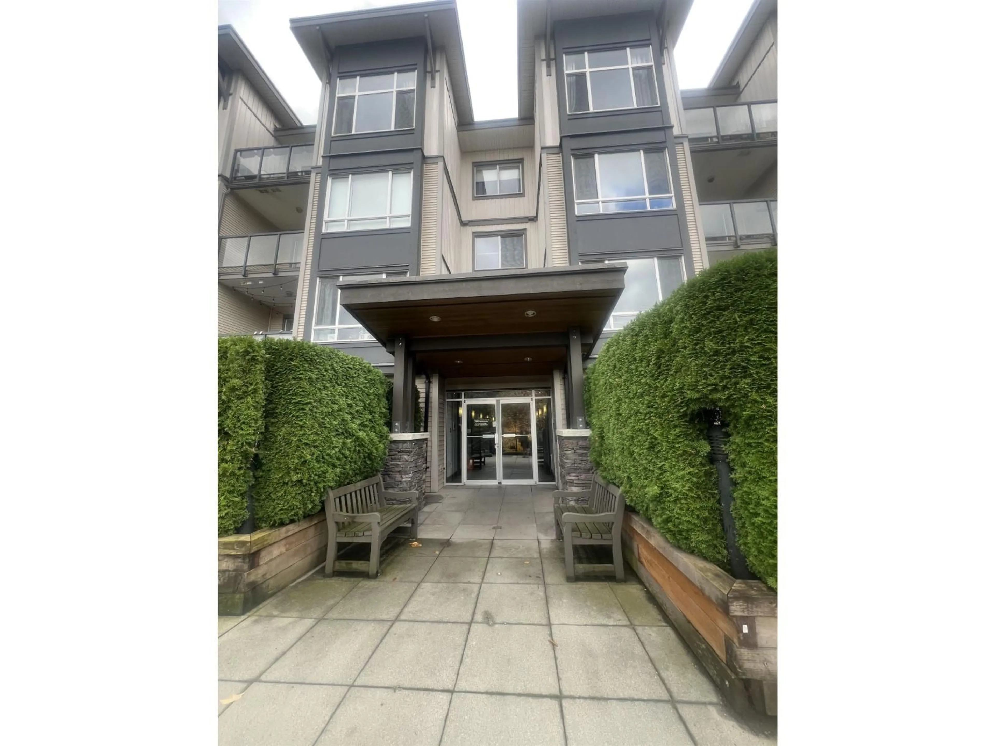Indoor foyer for 107 - 2943 NELSON PLACE, Abbotsford British Columbia V2S0C8