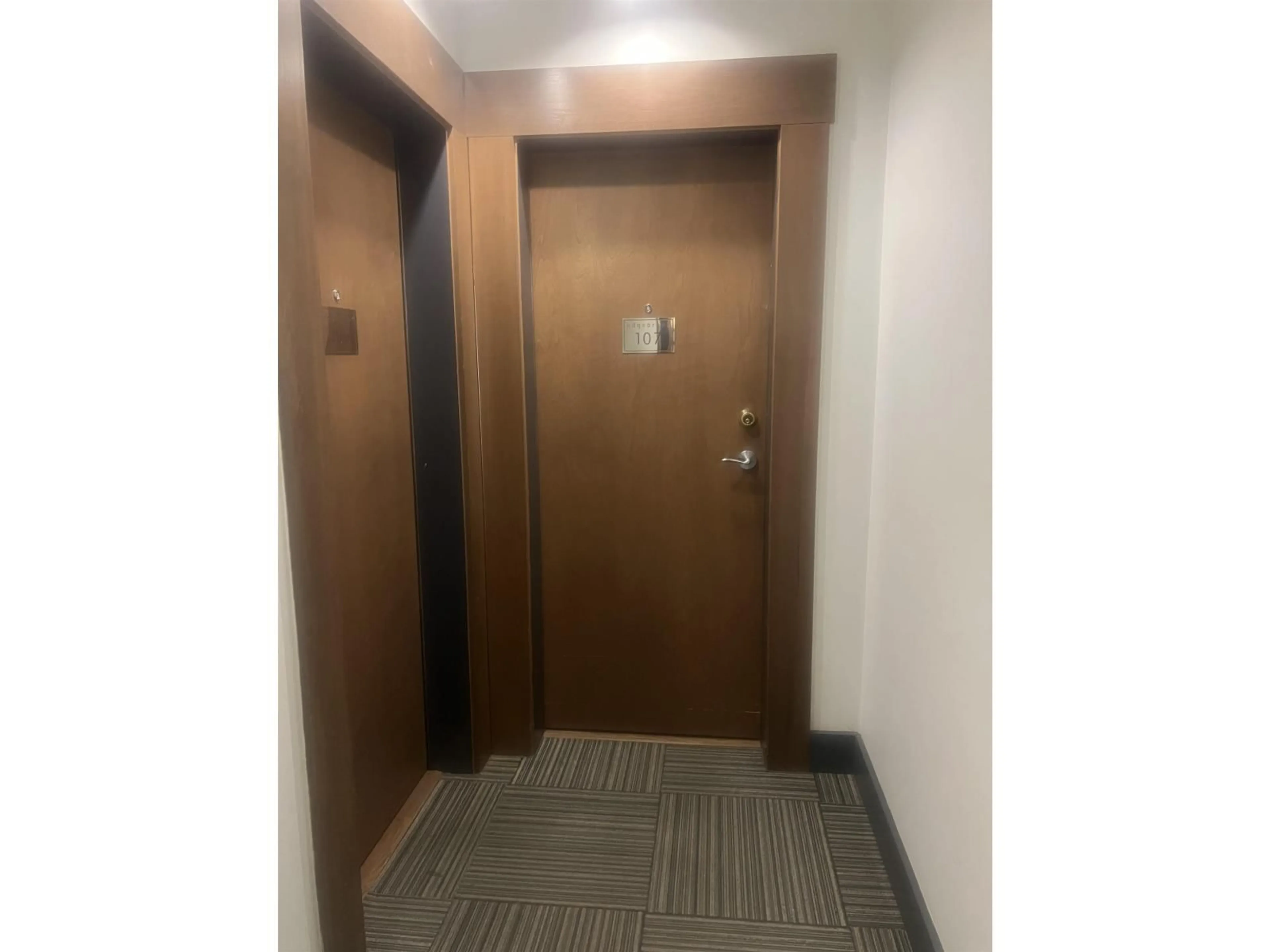 Indoor foyer for 107 - 2943 NELSON PLACE, Abbotsford British Columbia V2S0C8