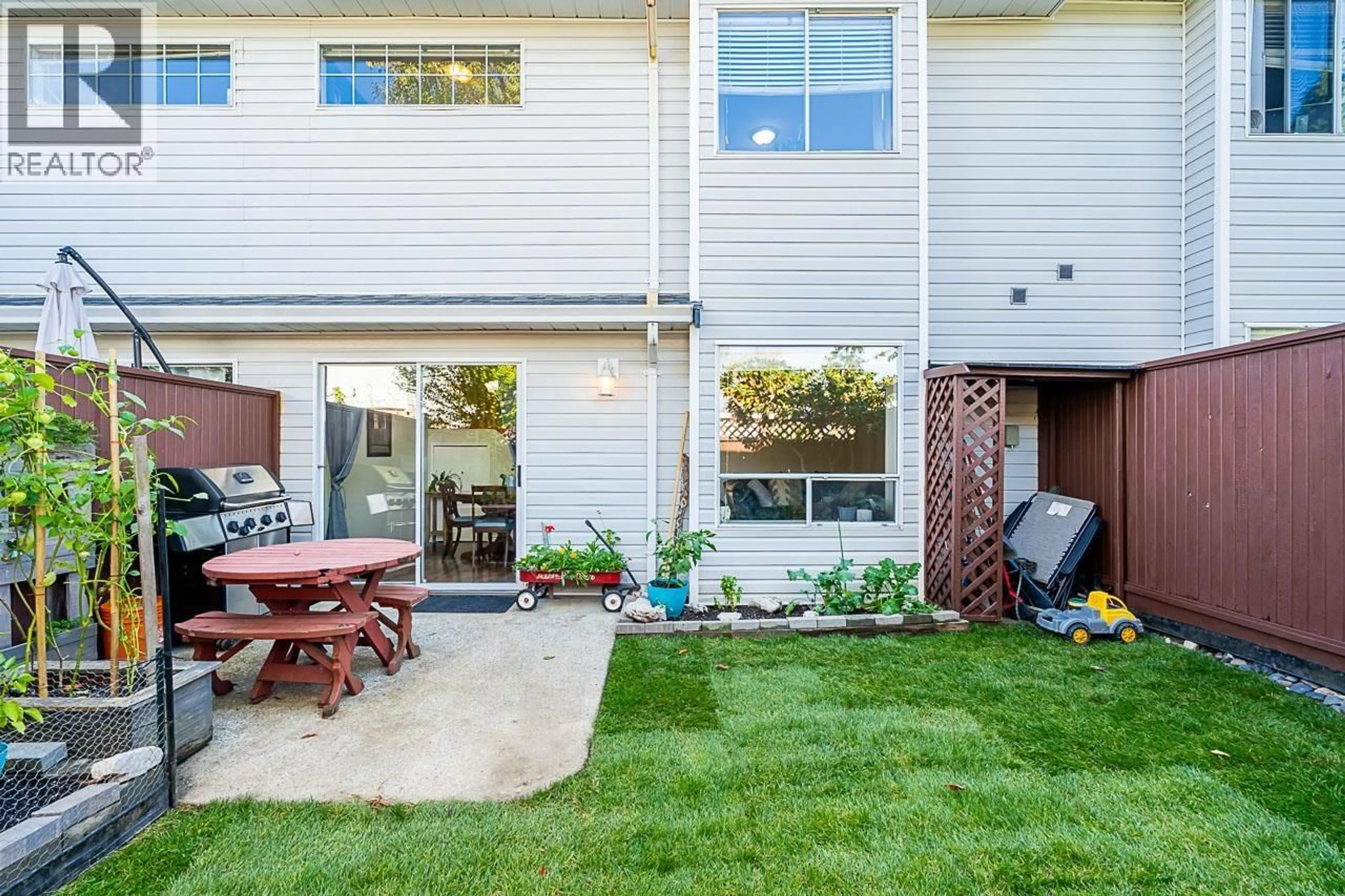 Patio, street for 9 - 20625 118 AVENUE, Maple Ridge British Columbia V2X0R1