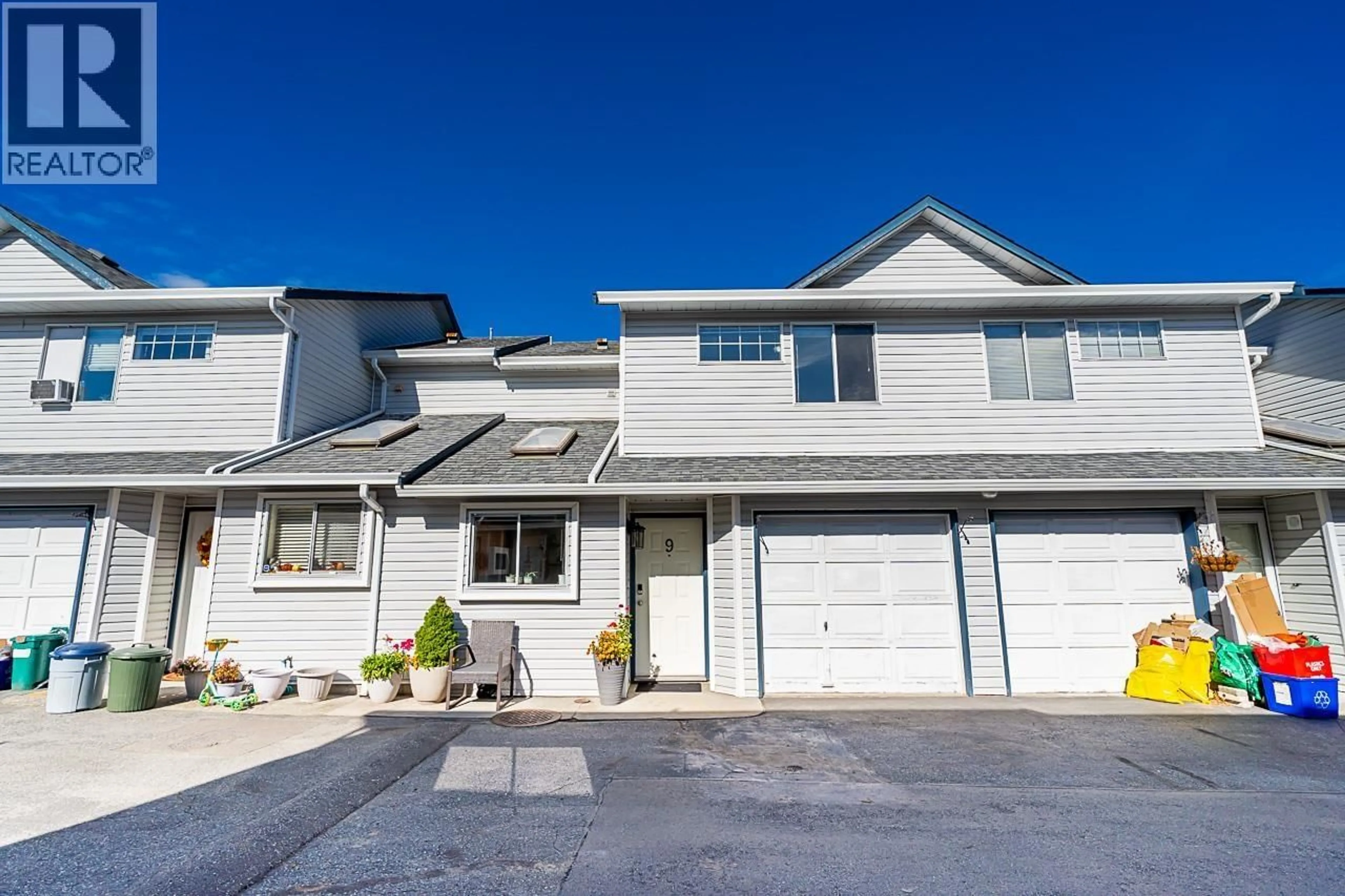 Home with vinyl exterior material, street for 9 - 20625 118 AVENUE, Maple Ridge British Columbia V2X0R1