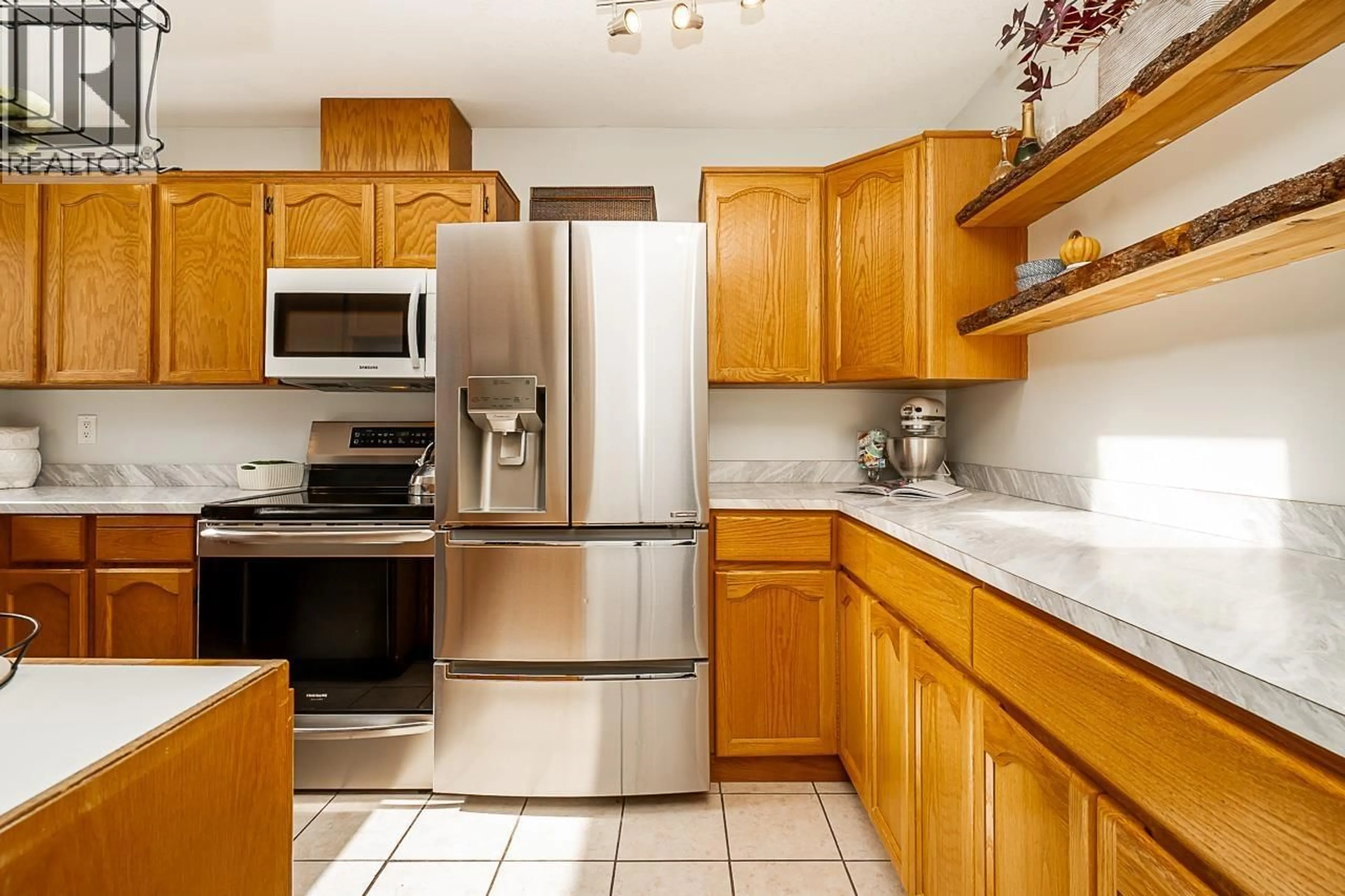 Standard kitchen, ceramic/tile floor for 9 - 20625 118 AVENUE, Maple Ridge British Columbia V2X0R1