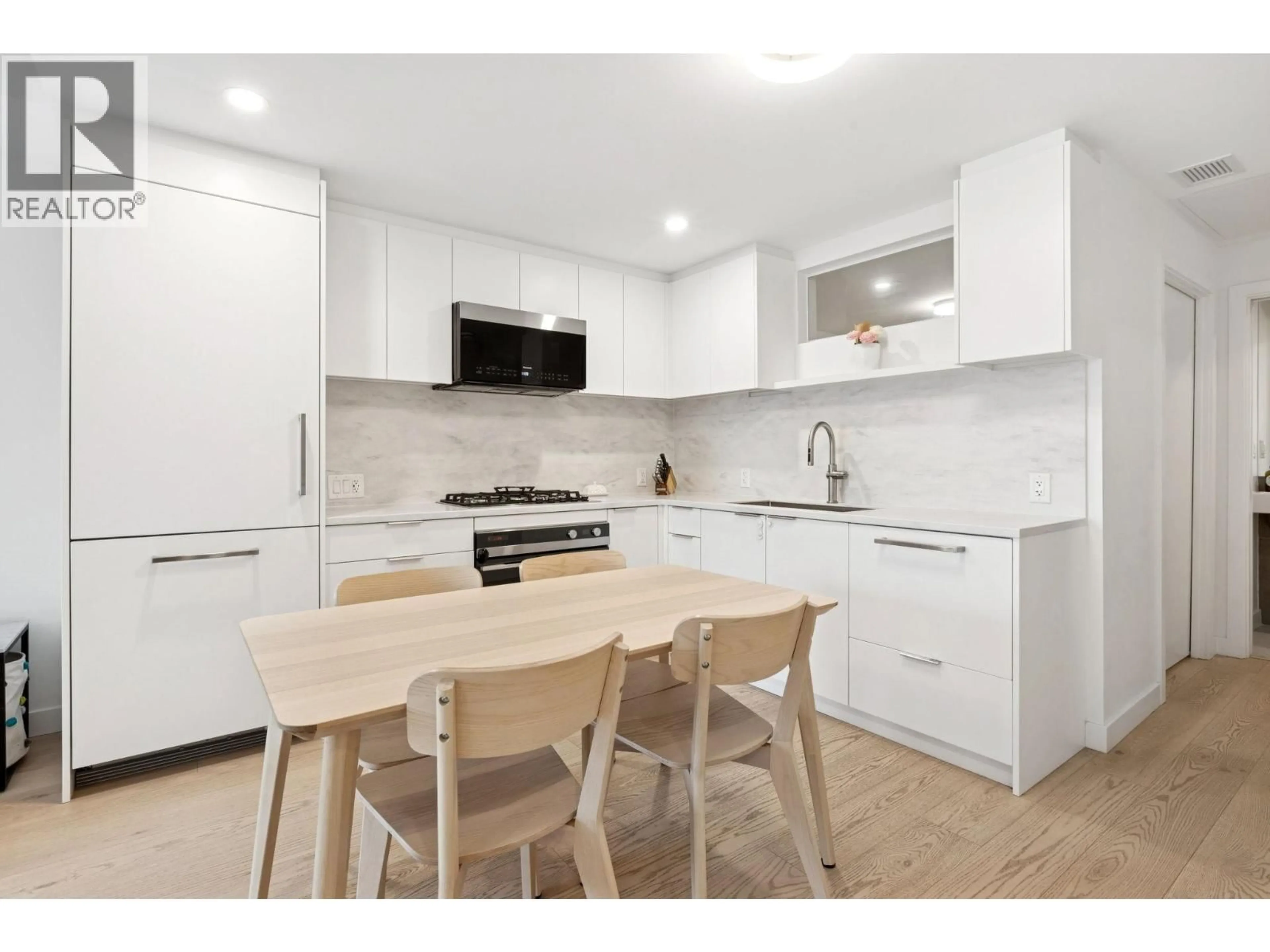 Unknown for 112 - 650 2ND STREET, North Vancouver British Columbia V7L1E3