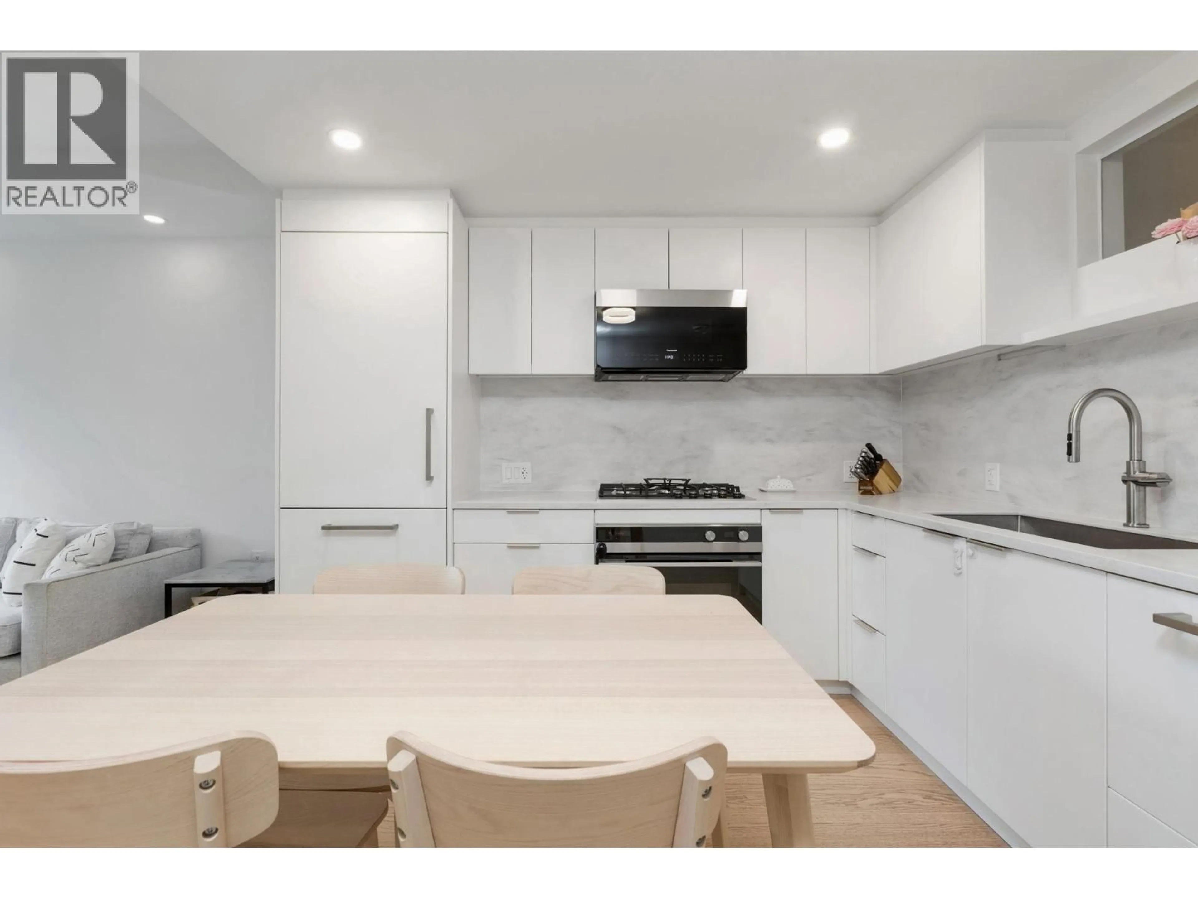 Unknown for 112 - 650 2ND STREET, North Vancouver British Columbia V7L1E3