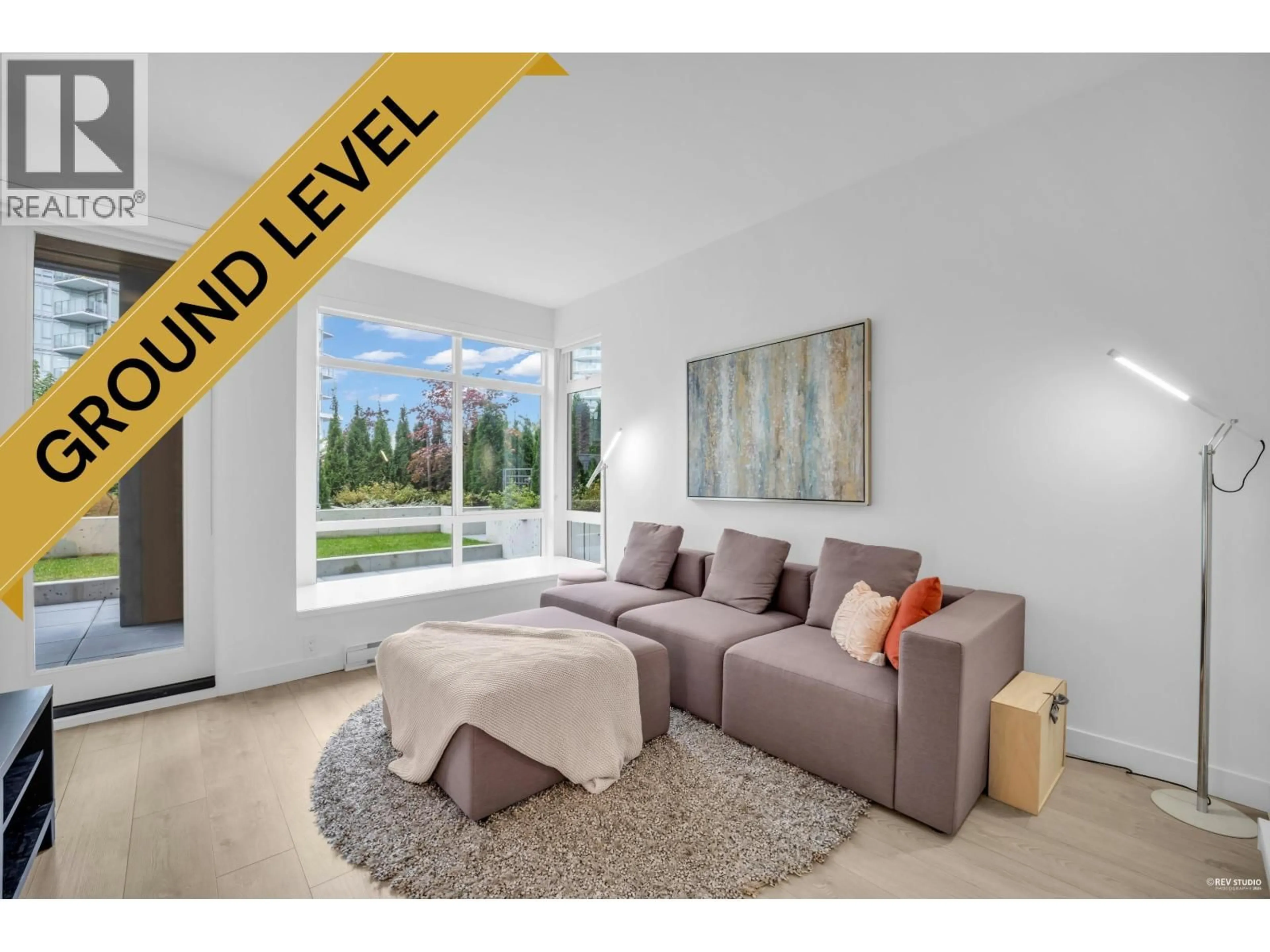Living room with furniture, unknown for 206 - 7123 11TH AVENUE, Burnaby British Columbia V3N0J6