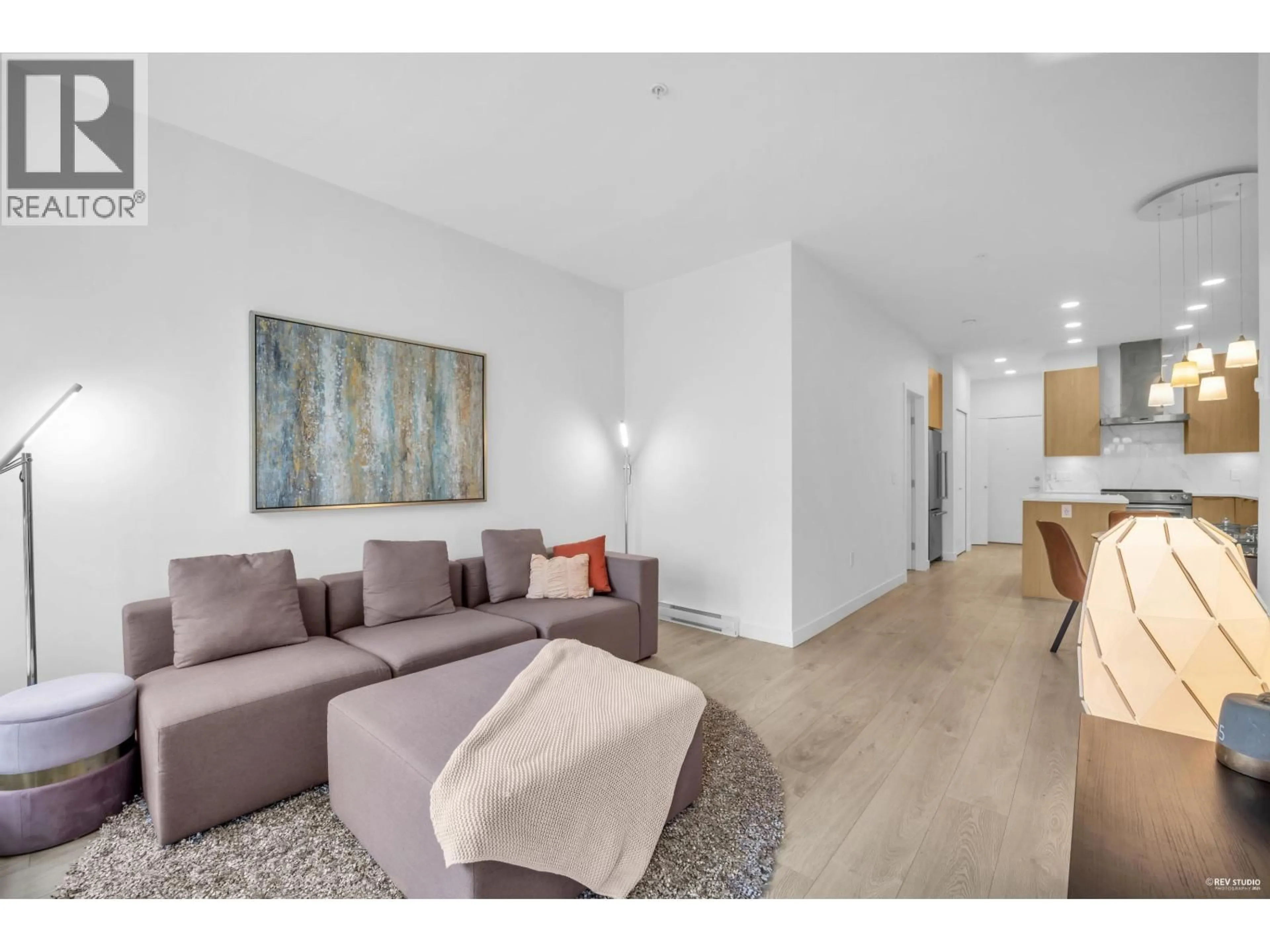 Living room with furniture, unknown for 206 - 7123 11TH AVENUE, Burnaby British Columbia V3N0J6