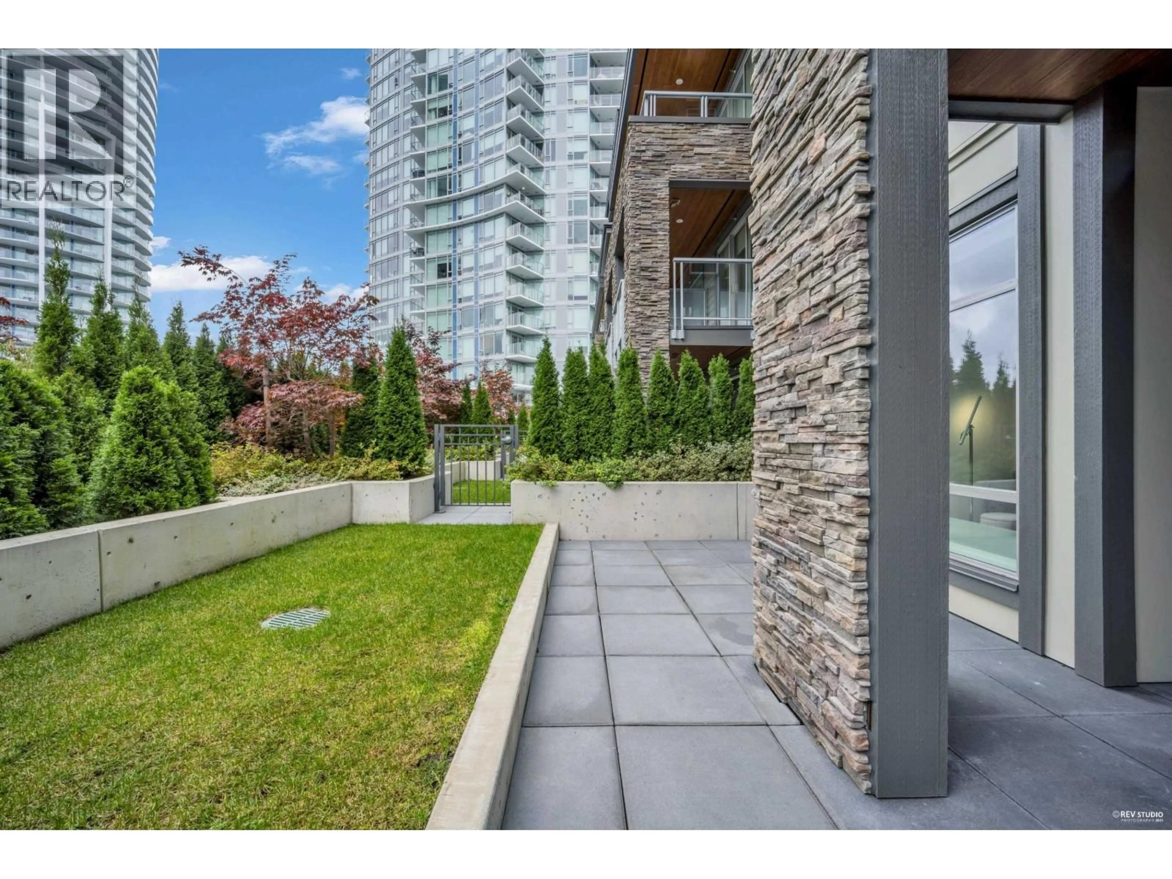 Patio, street for 206 - 7123 11TH AVENUE, Burnaby British Columbia V3N0J6