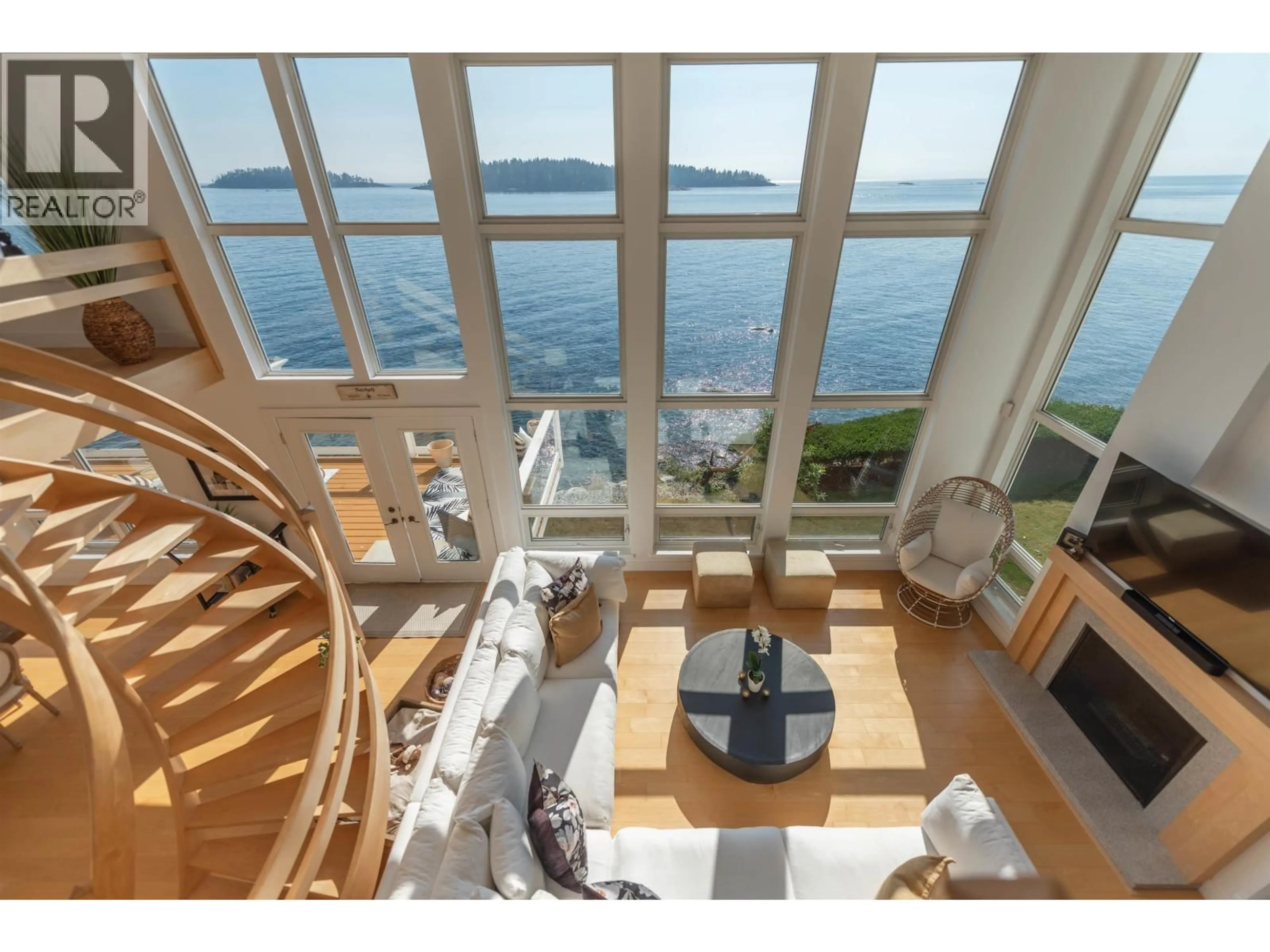 Indoor foyer for 6655 SUNSHINE COAST HIGHWAY, Sechelt British Columbia V7Z0M9