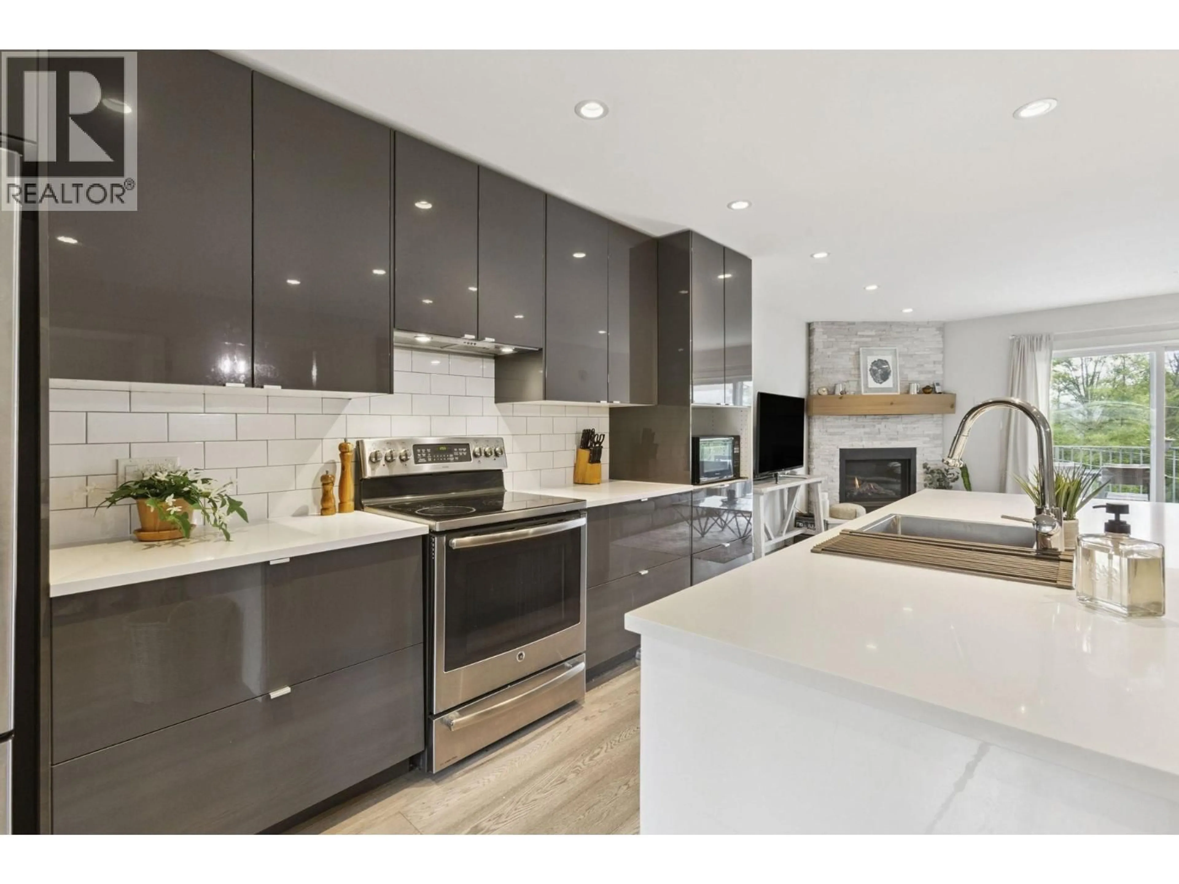Open concept kitchen, unknown for 4137 YALE STREET, Burnaby British Columbia V5C1R2