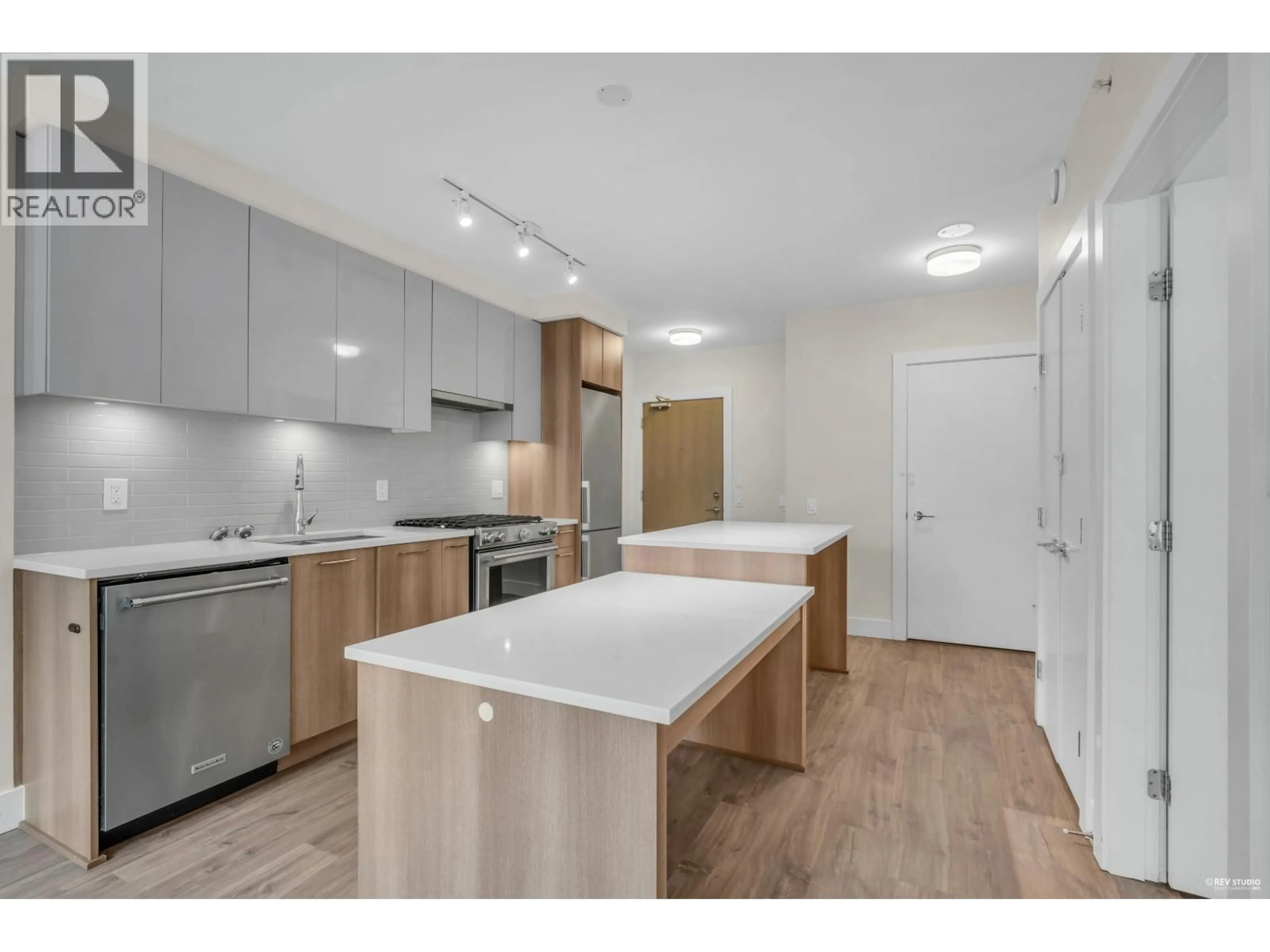 Open concept kitchen, wood/laminate floor for 406 - 258 NELSON'S COURT, New Westminster British Columbia V3L0J9