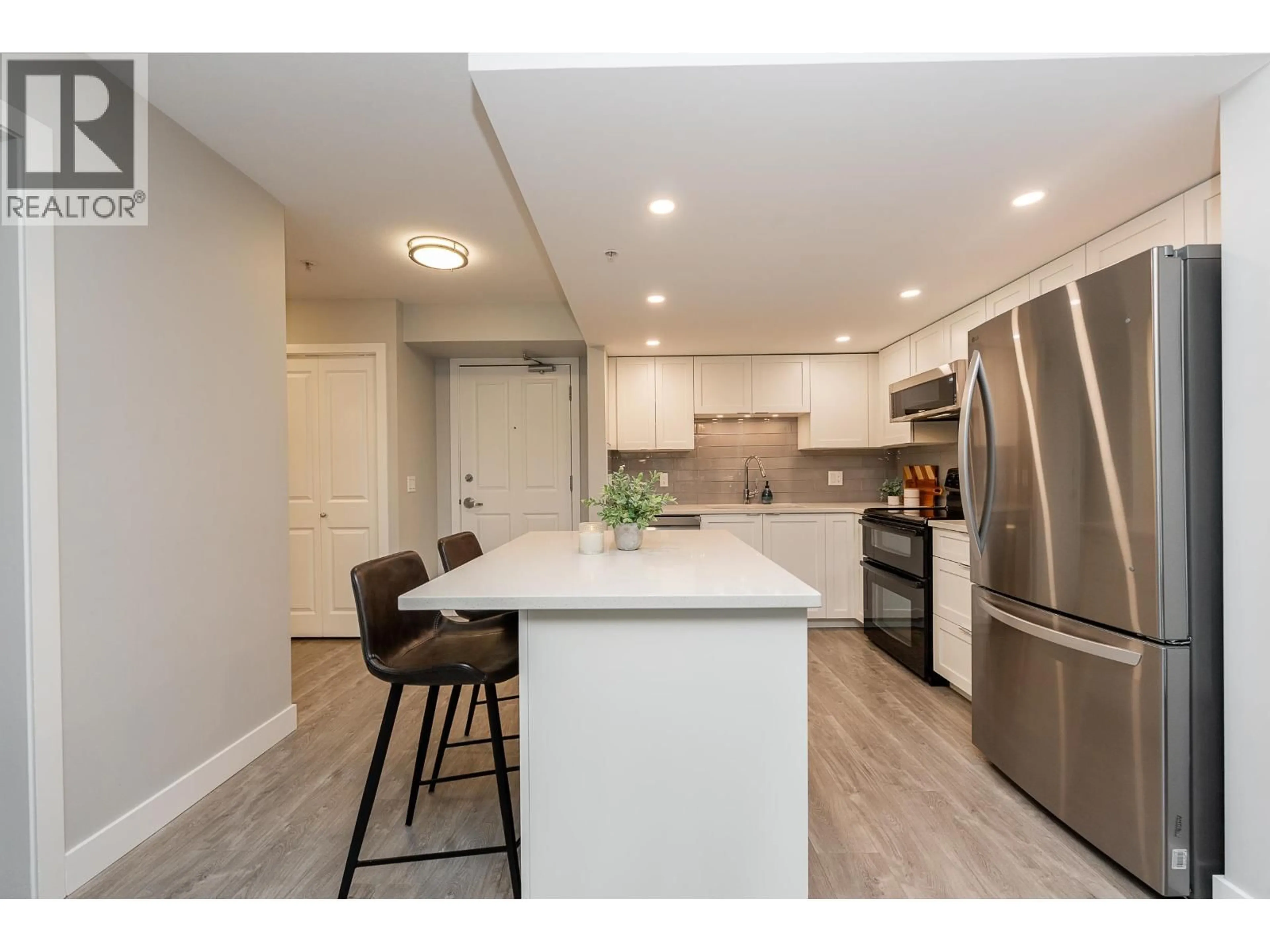 Open concept kitchen, unknown for 204 - 285 NEWPORT DRIVE, Port Moody British Columbia V3H5J6