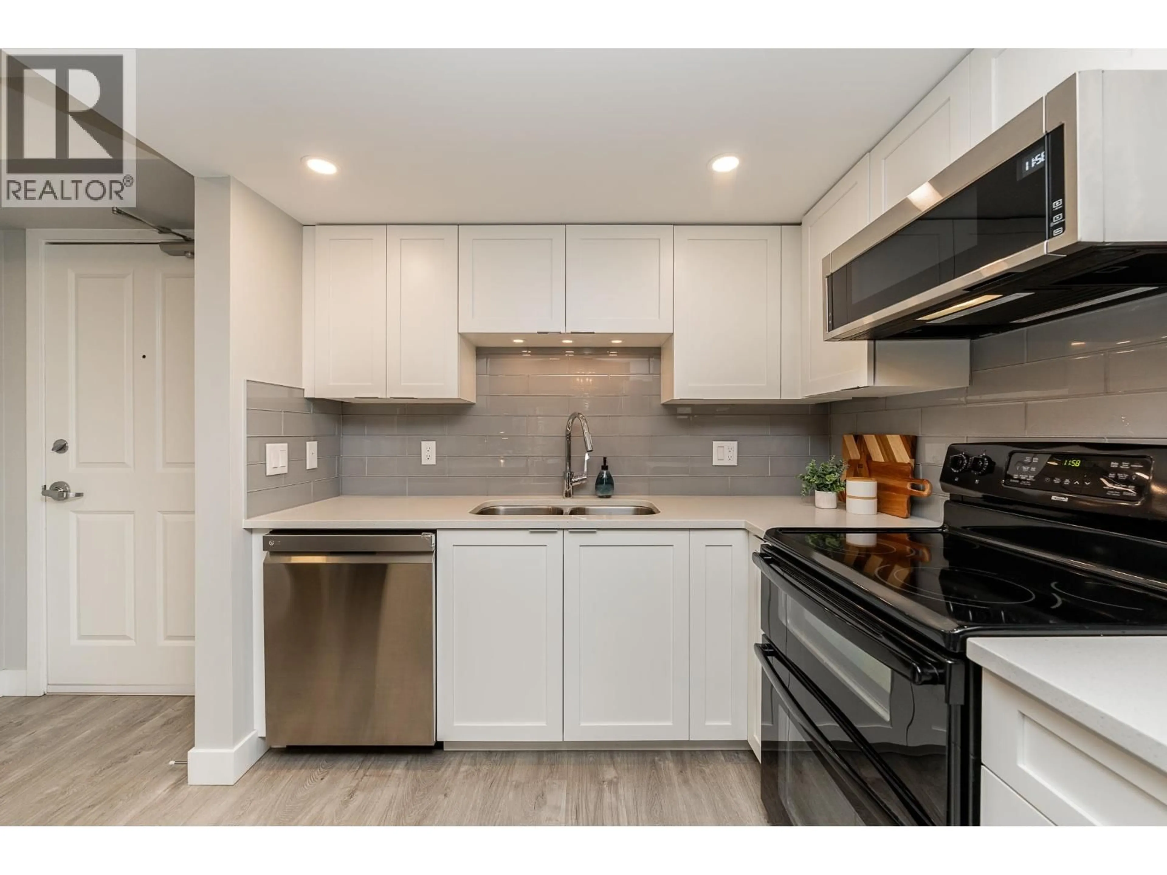 Standard kitchen, unknown for 204 - 285 NEWPORT DRIVE, Port Moody British Columbia V3H5J6