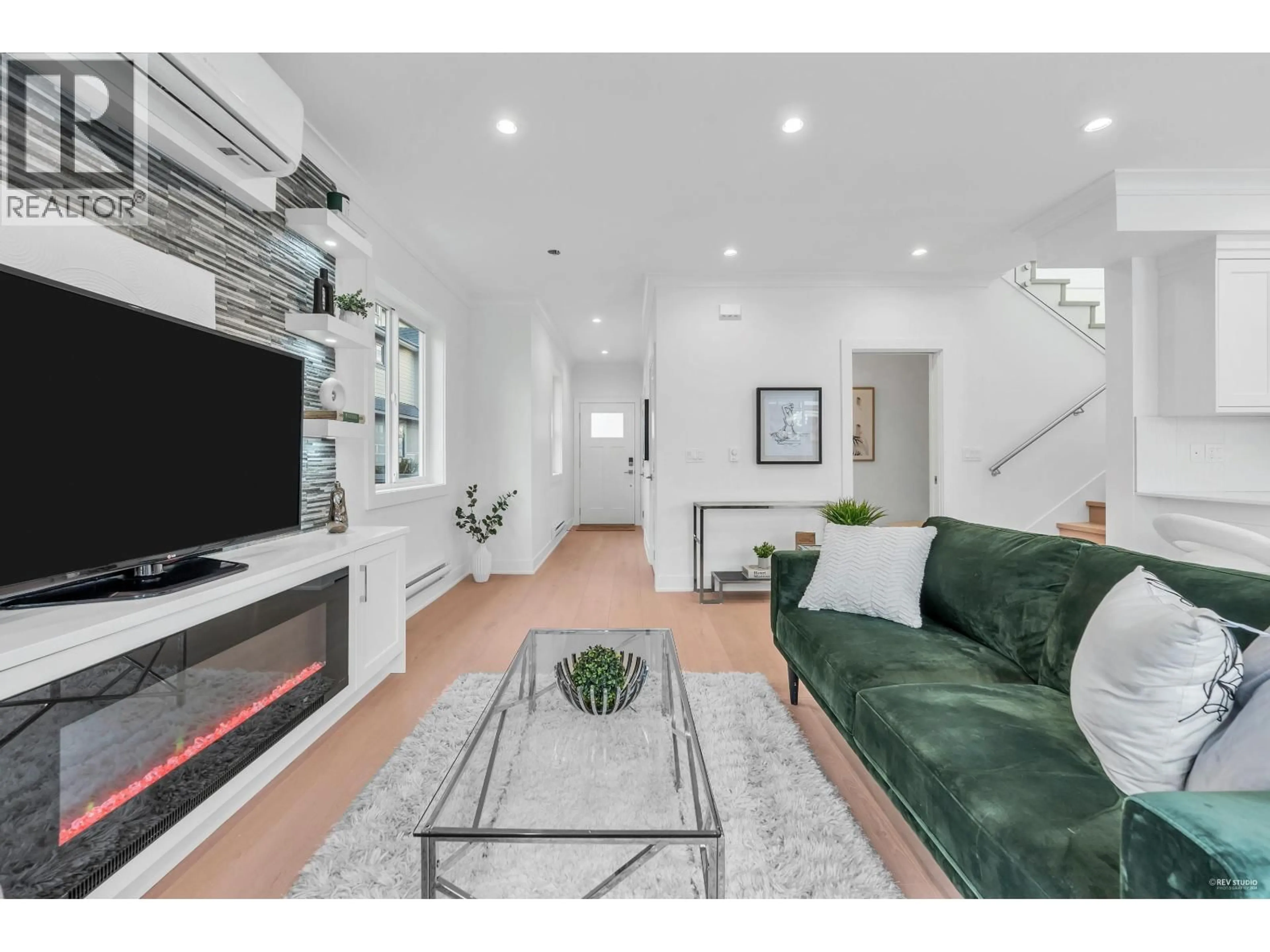 Living room with furniture, unknown for 106 - 8233 WILLIAMS ROAD, Richmond British Columbia V7A1G4