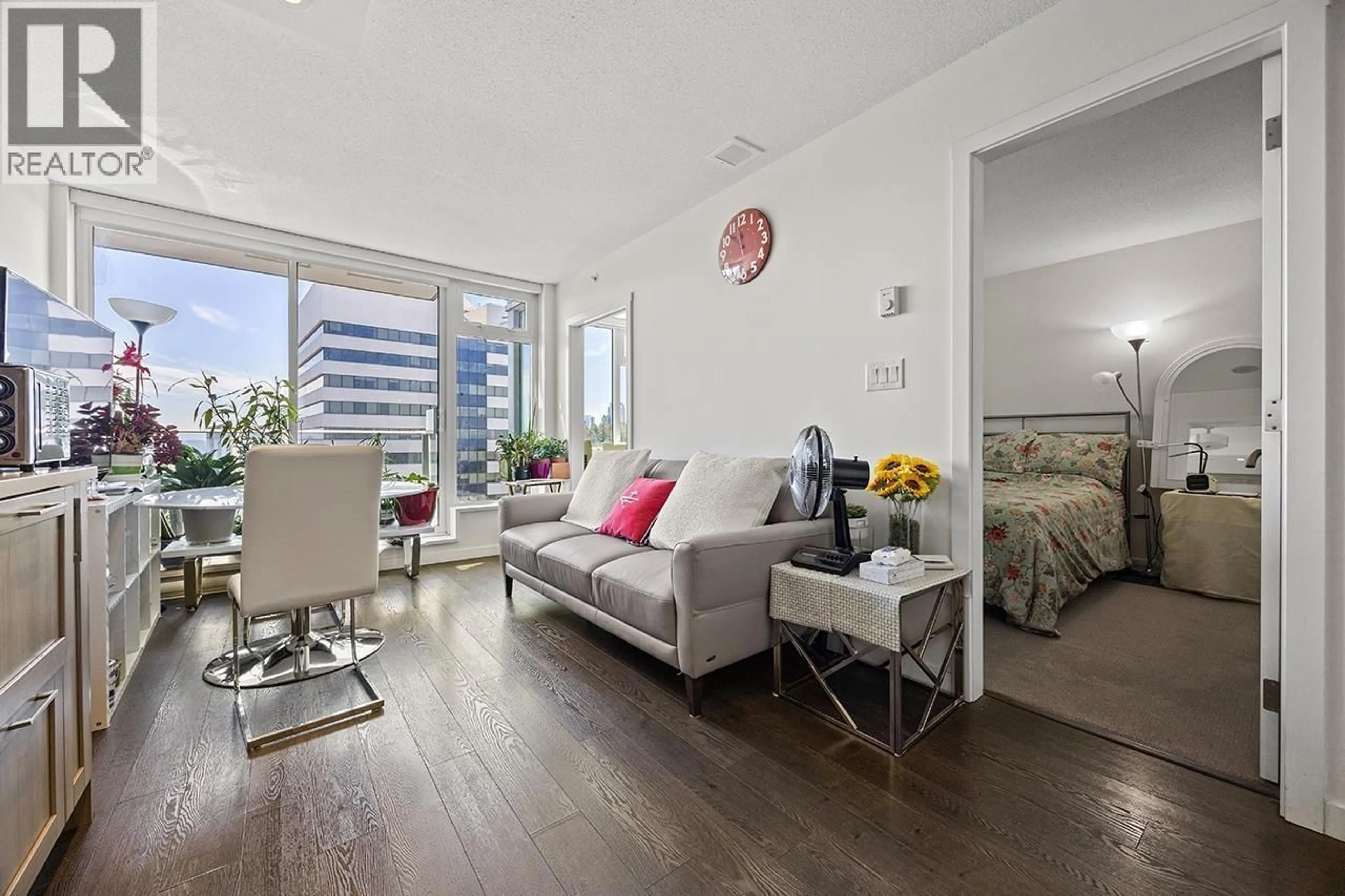 Living room with furniture, unknown for 2606 - 5665 BOUNDARY ROAD, Vancouver British Columbia V5R0E4