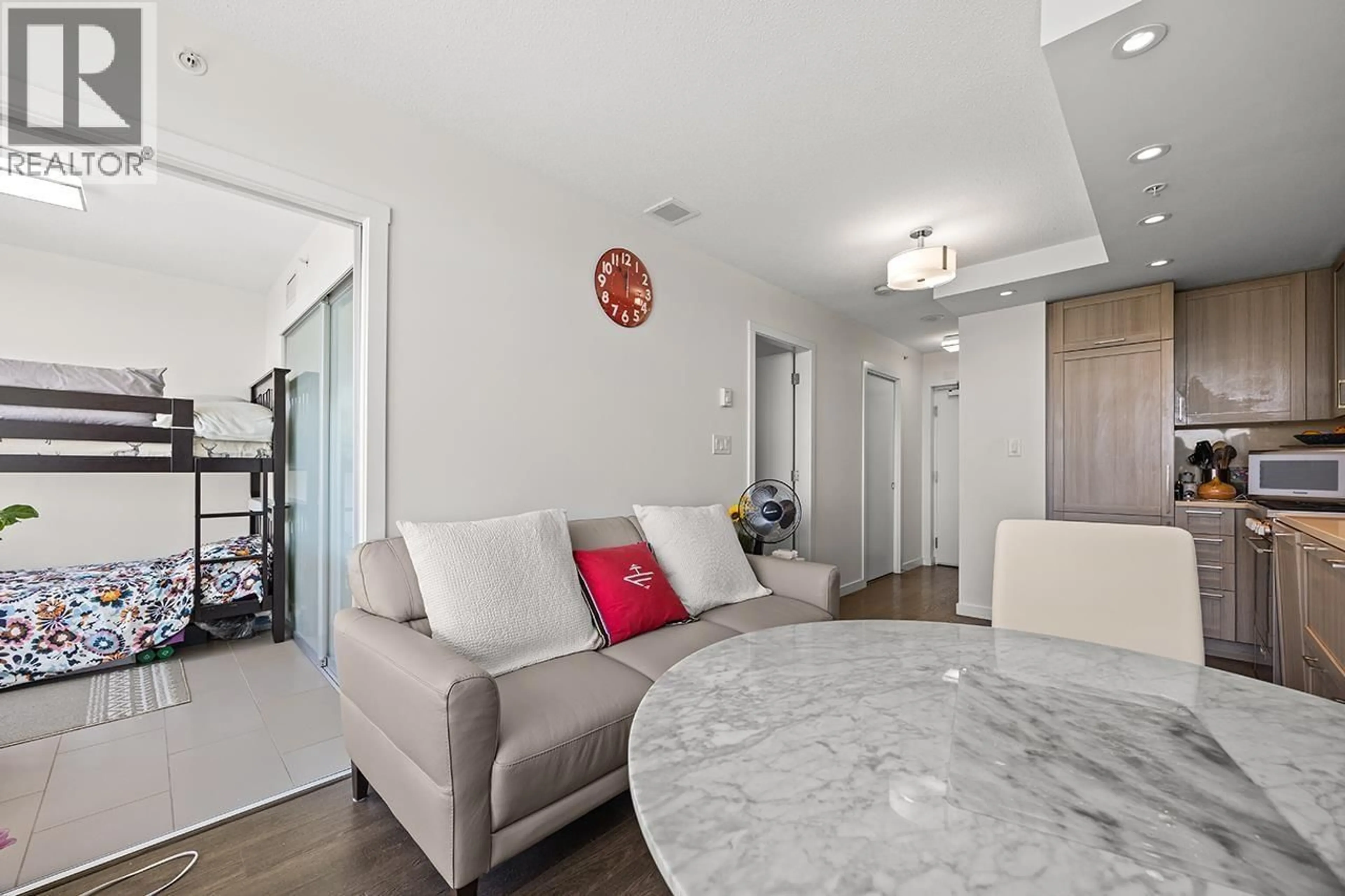 Living room with furniture, unknown for 2606 - 5665 BOUNDARY ROAD, Vancouver British Columbia V5R0E4