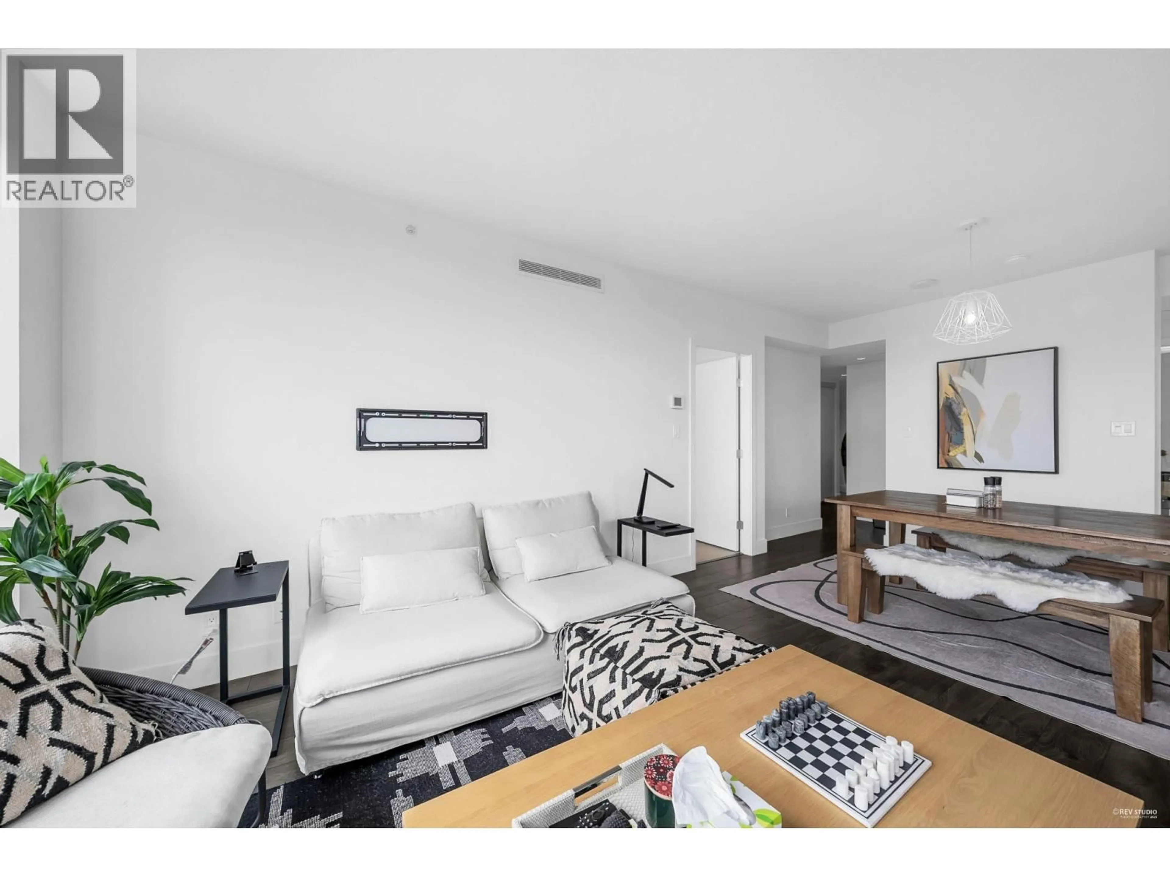 Living room with furniture, unknown for 2104 - 1550 FERN STREET, North Vancouver British Columbia V7J0A9