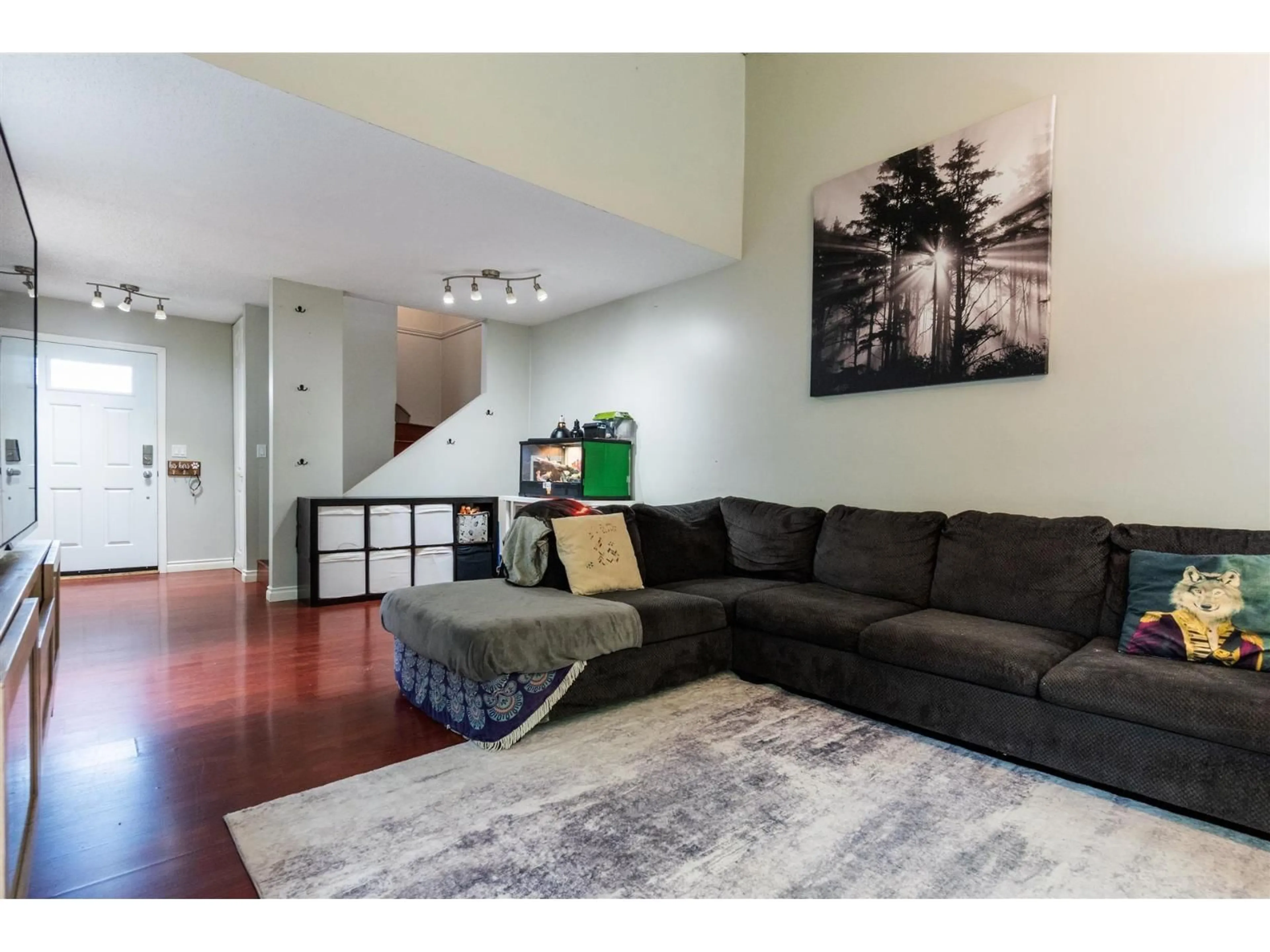 Living room with furniture, unknown for 6217 GREENSIDE EAST, Surrey British Columbia V3S5M8