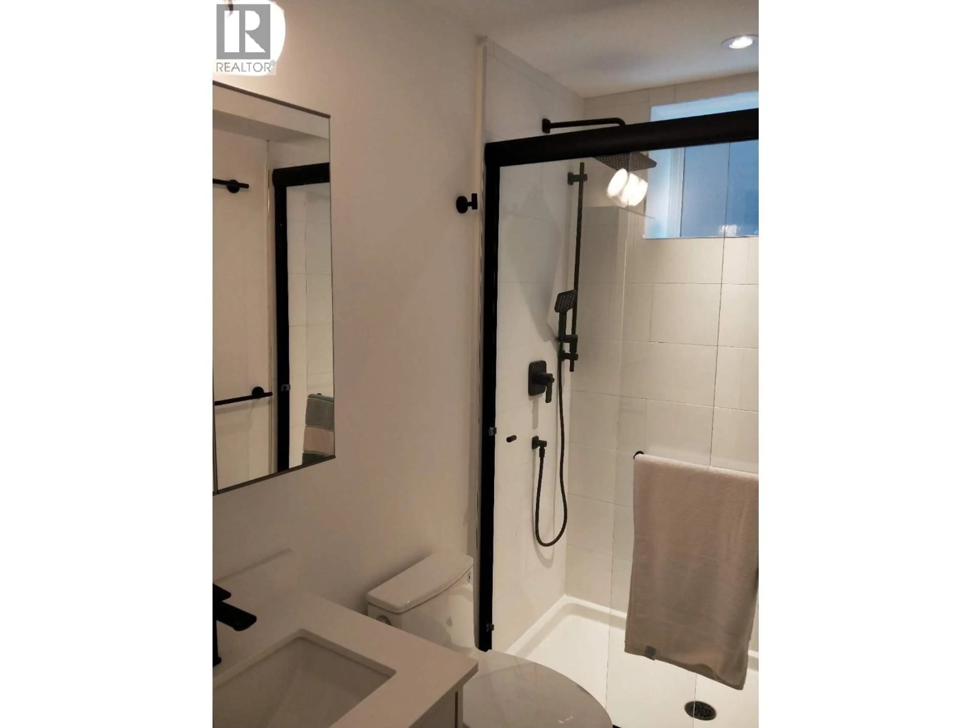 Standard bathroom, ceramic/tile floor for 2931 28TH AVENUE, Vancouver British Columbia V5R1S3