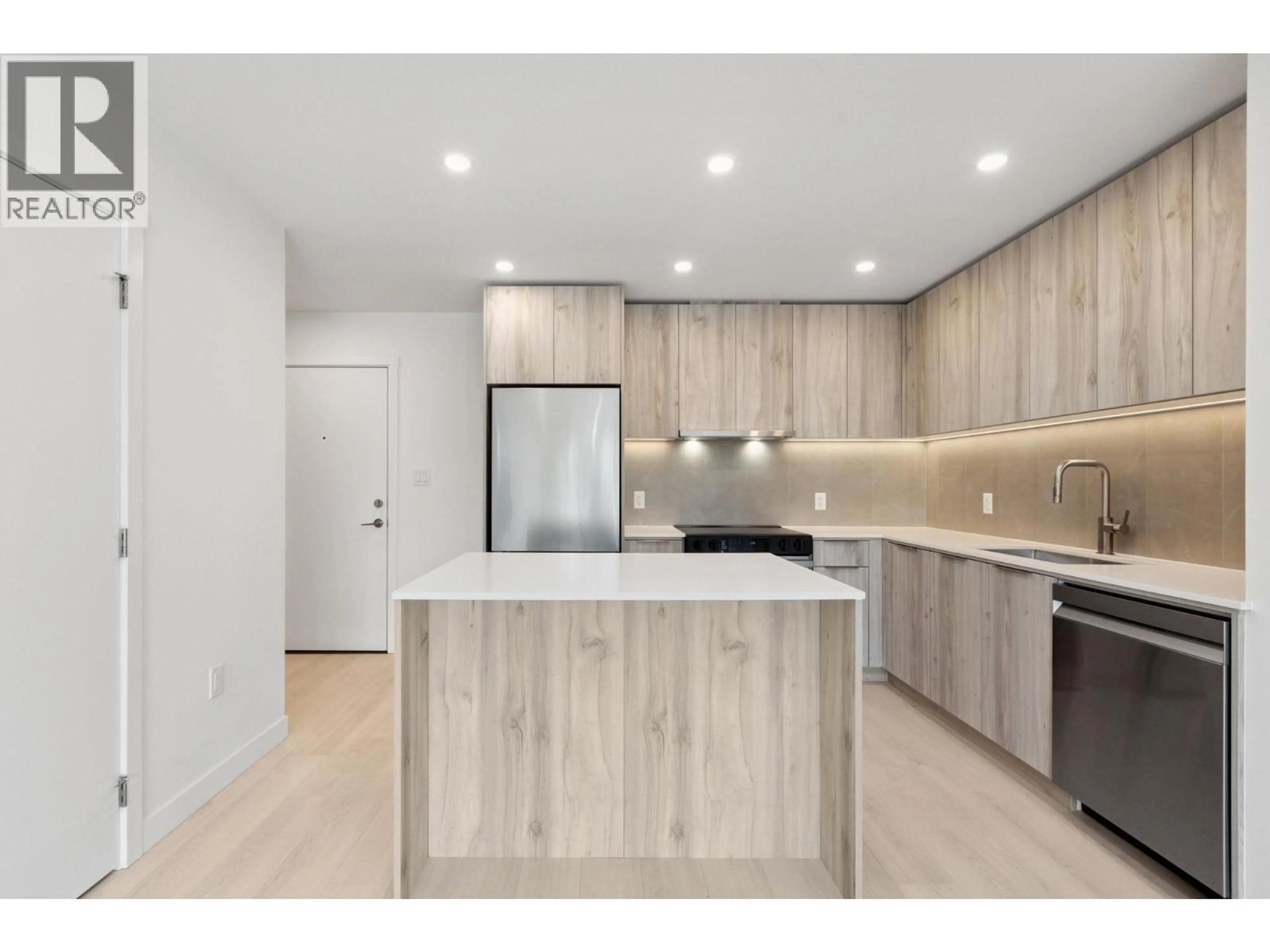 Open concept kitchen, unknown for PH617 - 3596 MALSUM DRIVE, North Vancouver British Columbia V7G0B5