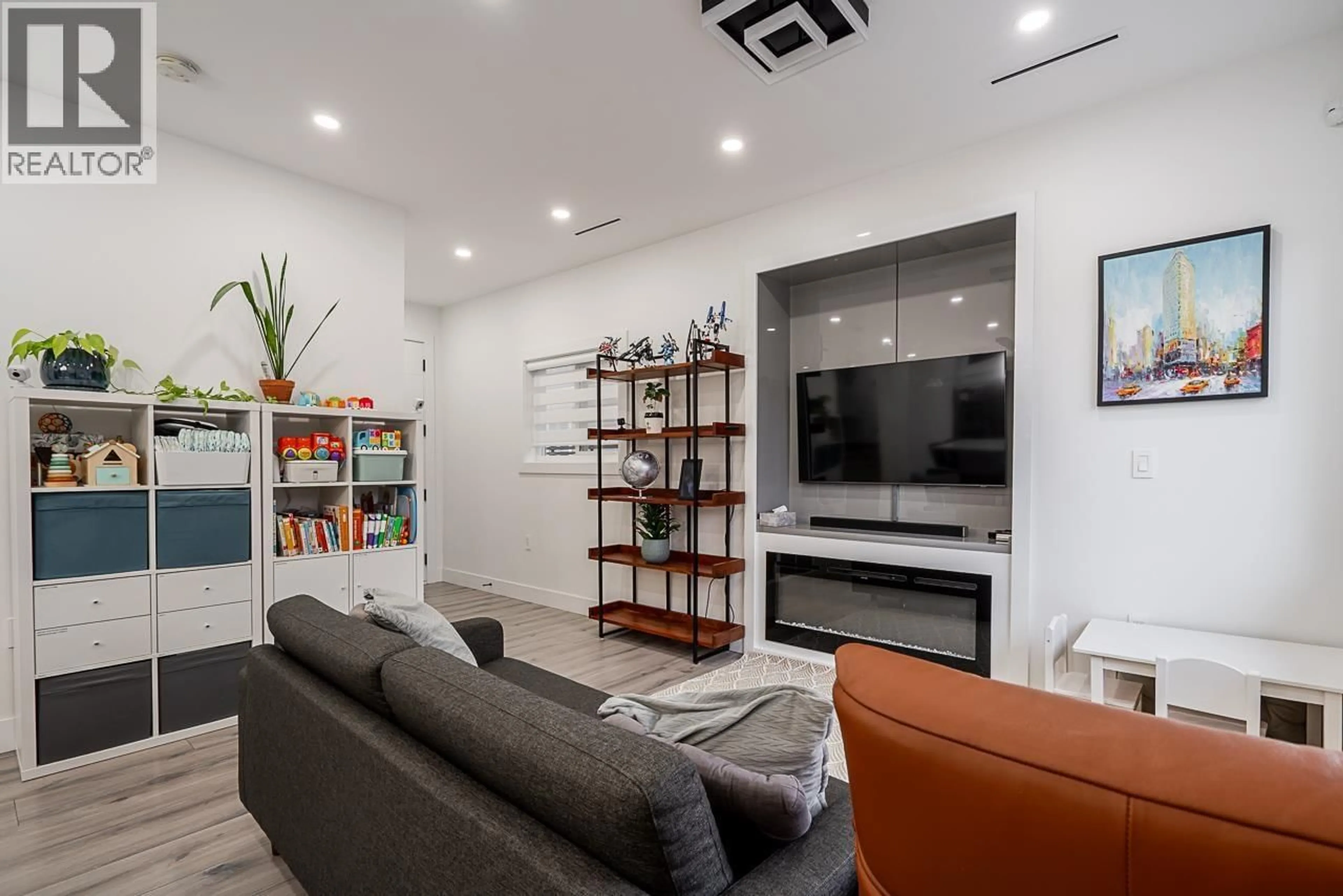 Unknown for #2 - 4675 CANADA WAY, Burnaby British Columbia V5G1K9