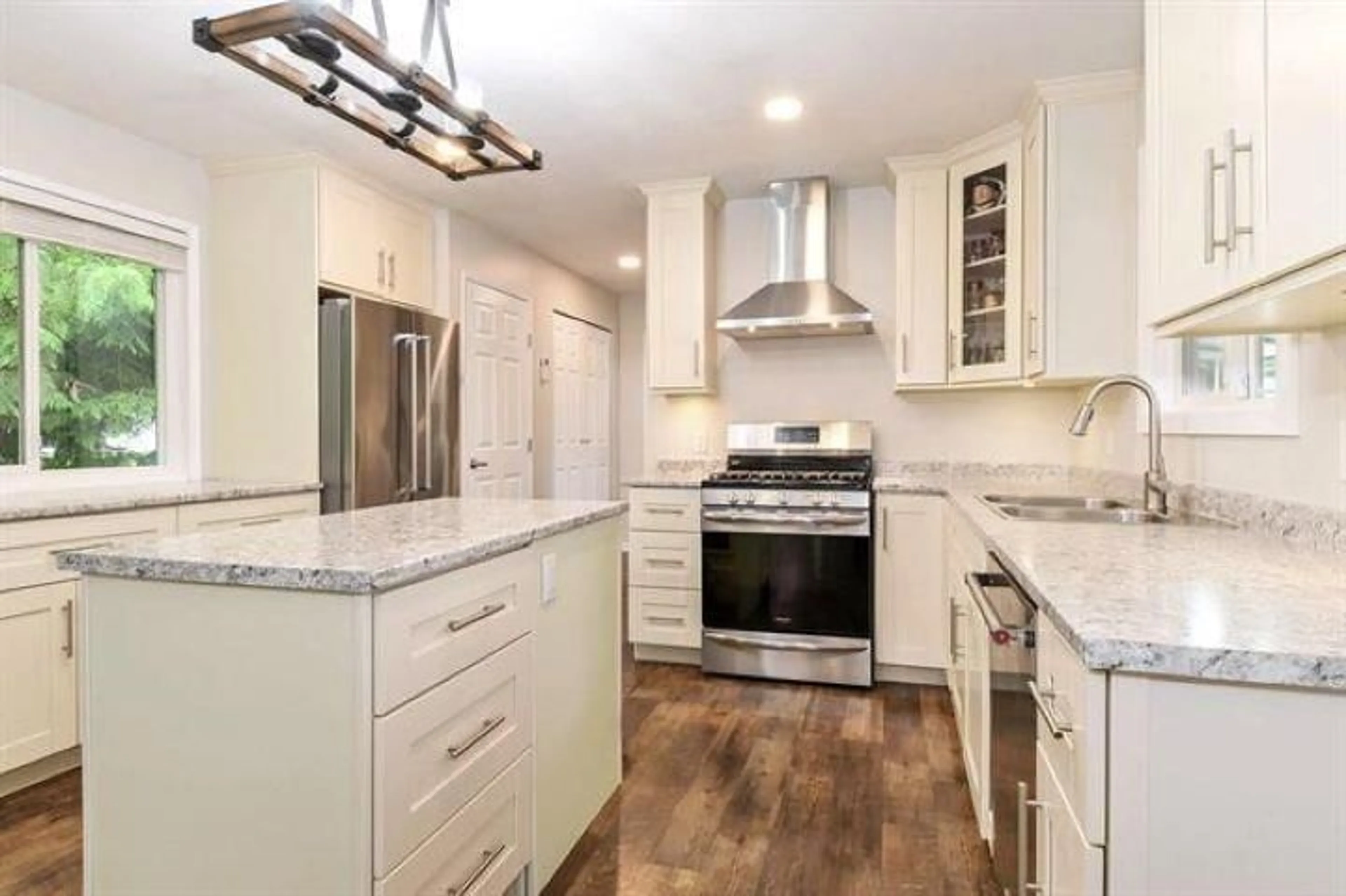Open concept kitchen, unknown for 9633 HESS, Mission British Columbia V0M1H0