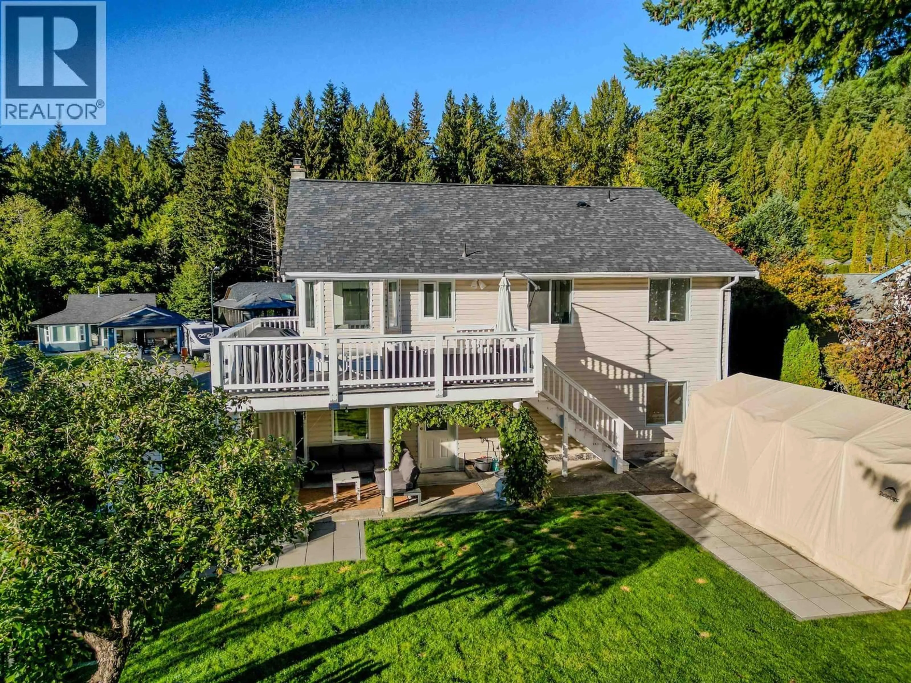 A pic from outside/outdoor area/front of a property/back of a property/a pic from drone, unknown for 1000 PIA ROAD, Squamish British Columbia V7N2M2