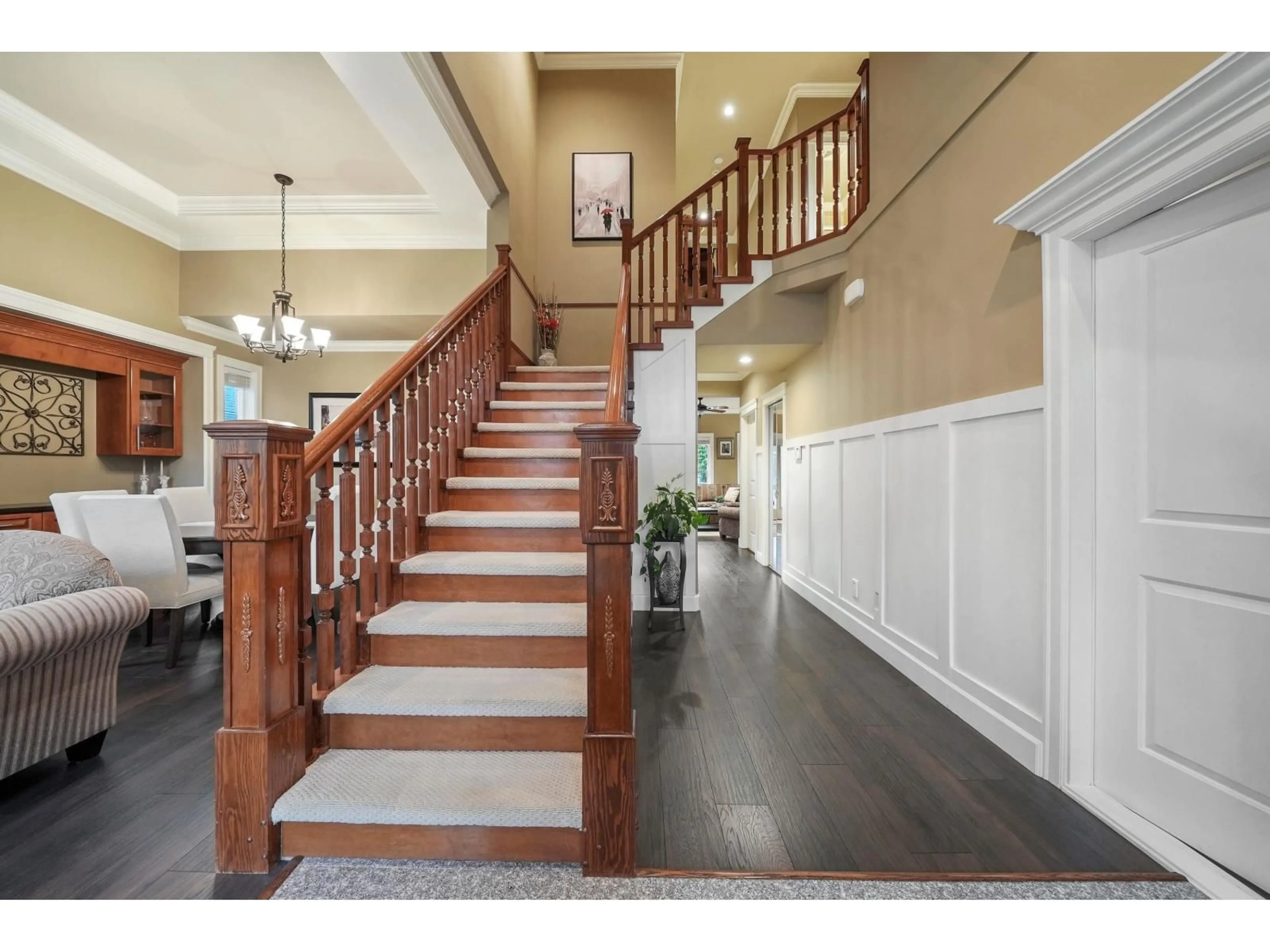 Indoor foyer for 18496 64, Surrey British Columbia V3S8J6