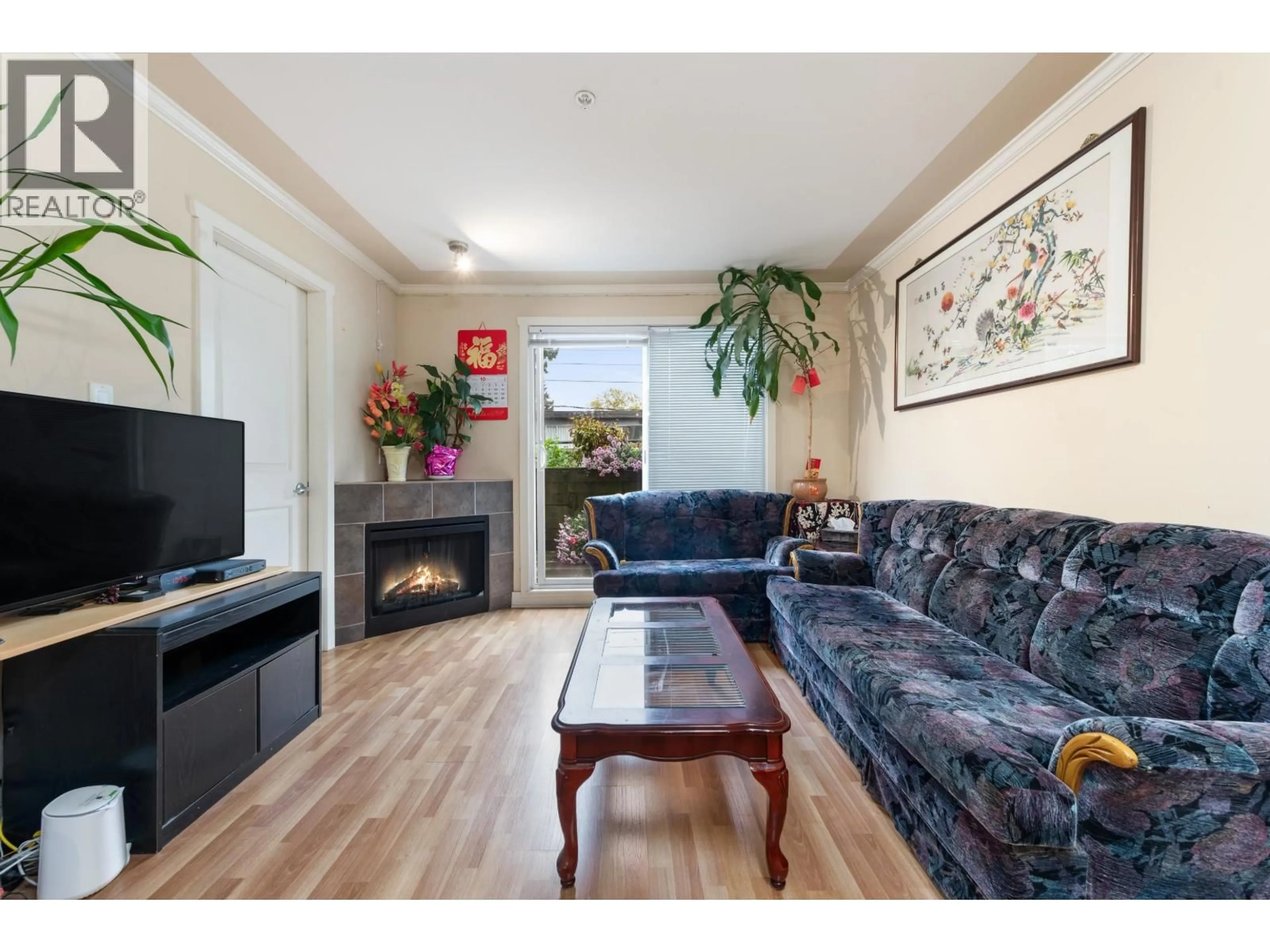 Living room with furniture, wood/laminate floor for 218 - 2265 HASTINGS STREET, Vancouver British Columbia V5L1V3