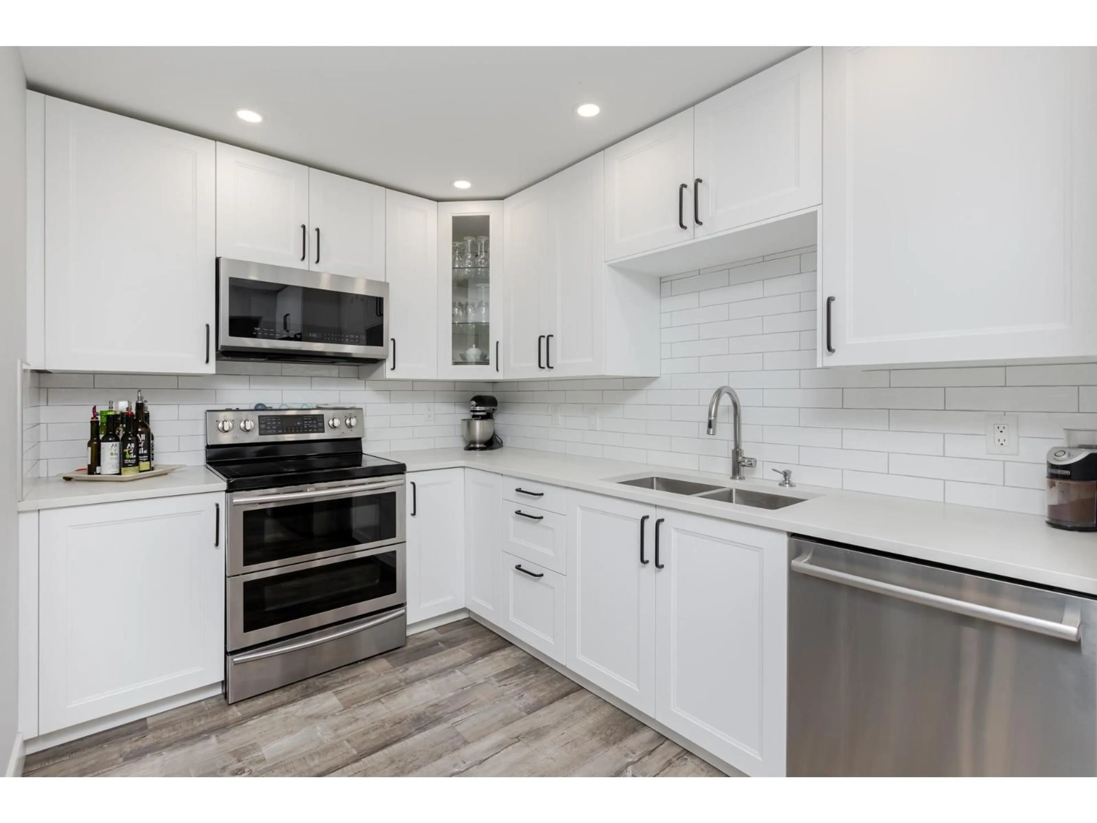 Open concept kitchen, unknown for 102 - 20894 57, Langley British Columbia V3A8M7