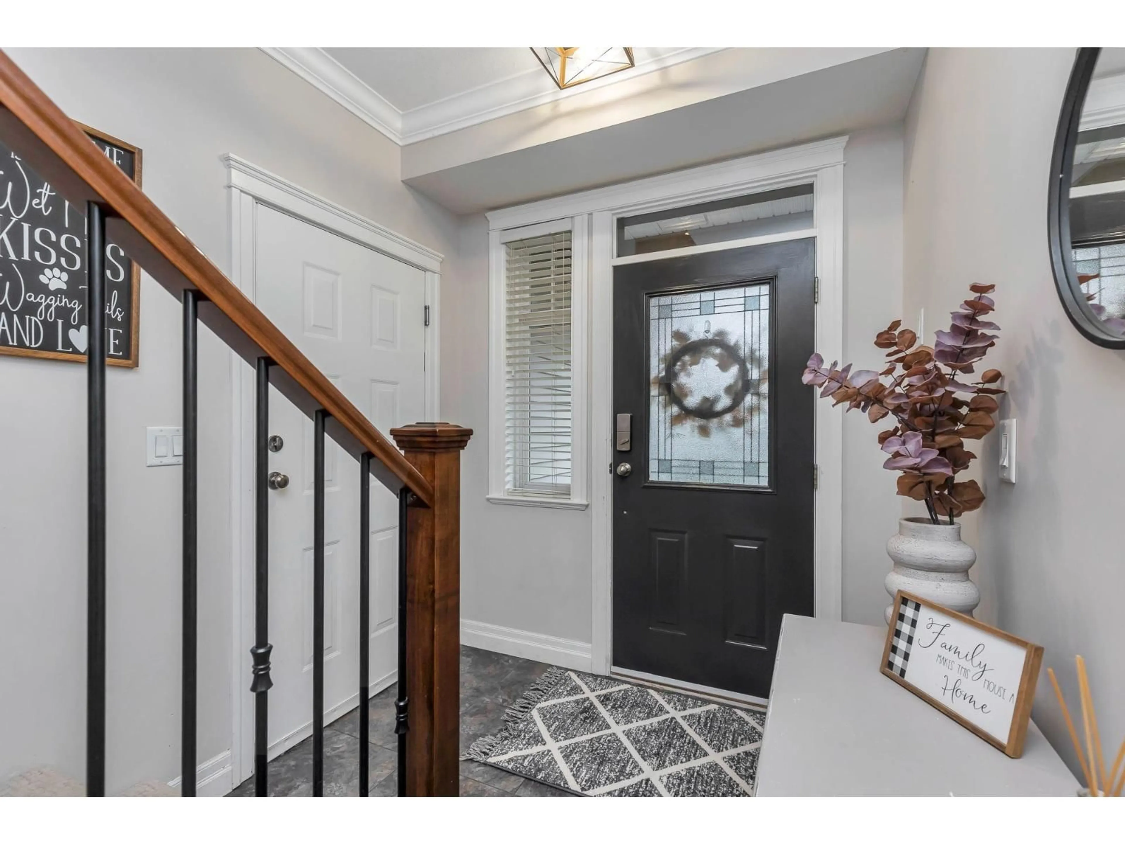 Indoor entryway for 3795 MCKINLEY, Abbotsford British Columbia V3G0A3