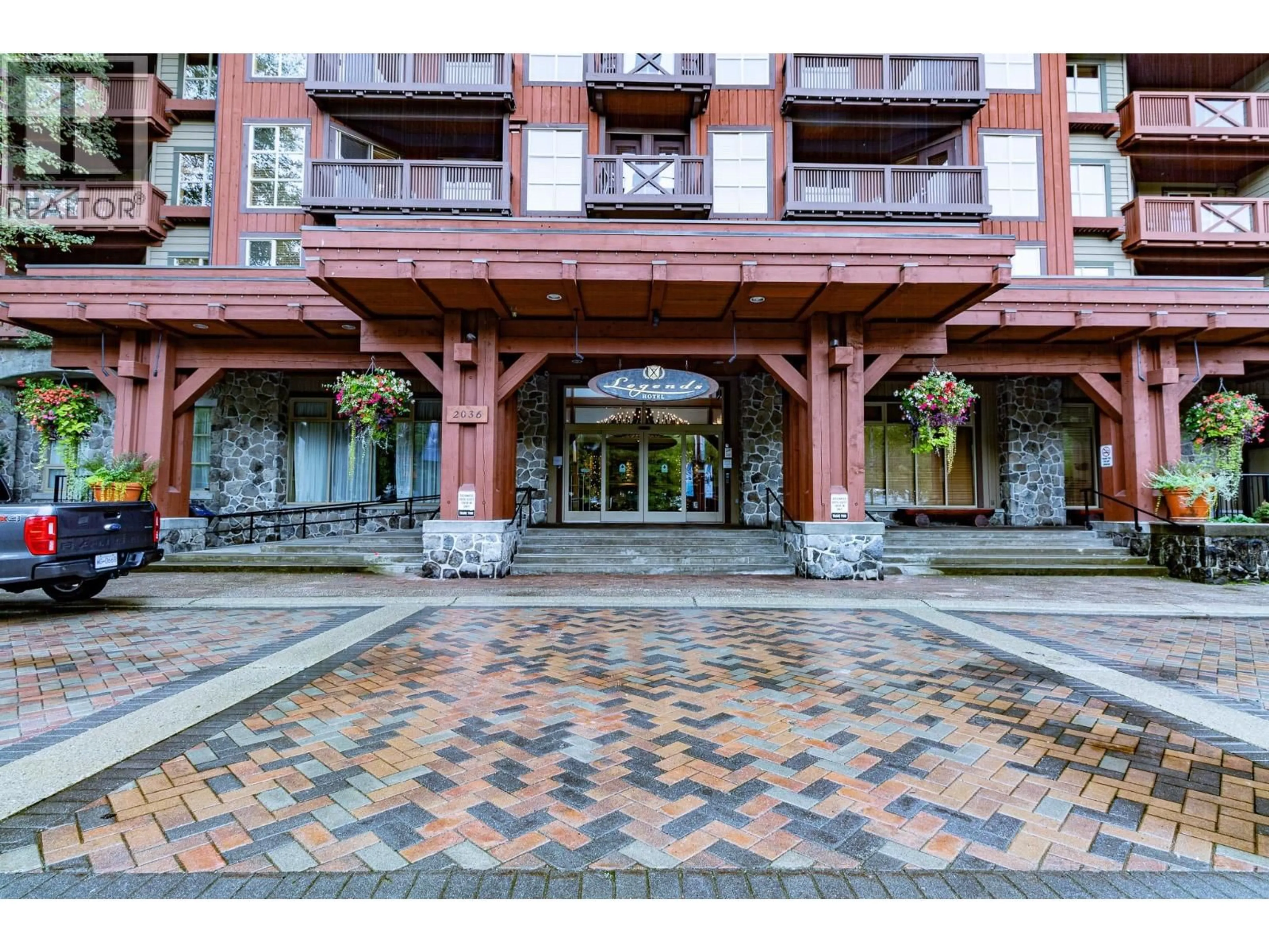 Indoor foyer for 334B - 2036 LONDON LANE, Whistler British Columbia V8E0N7