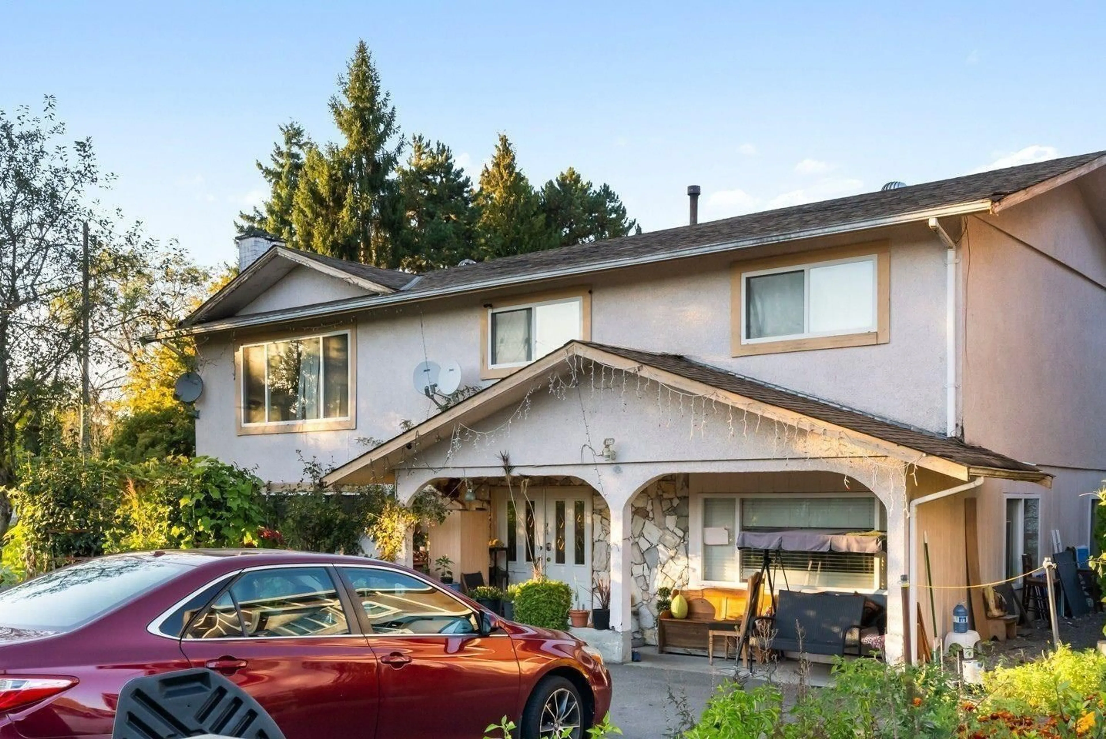 Home with vinyl exterior material, street for 13115 110, Surrey British Columbia V3T2R1
