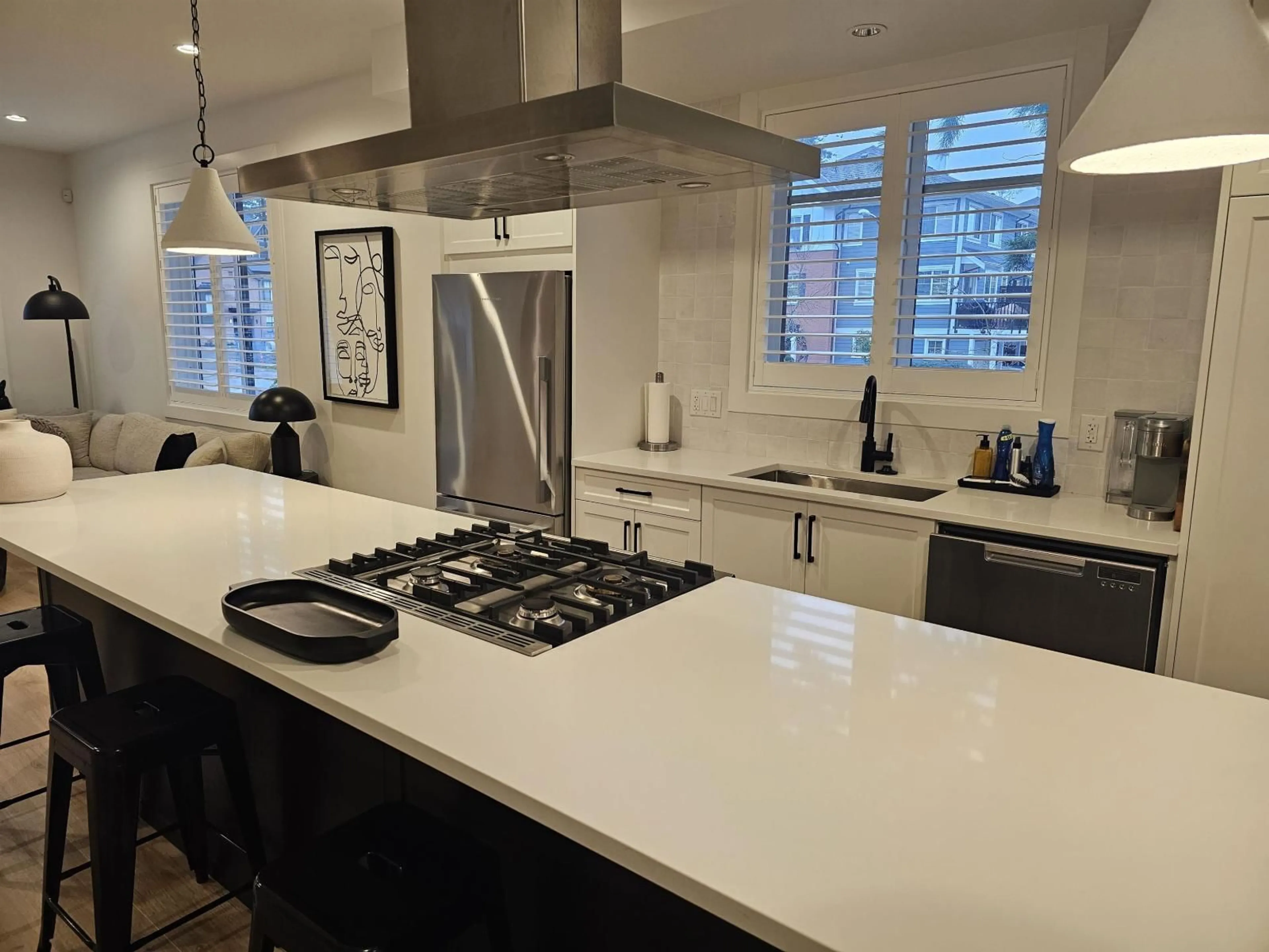 Contemporary kitchen, ceramic/tile floor for 11 - 16467 23A, Surrey British Columbia V3Z1E9