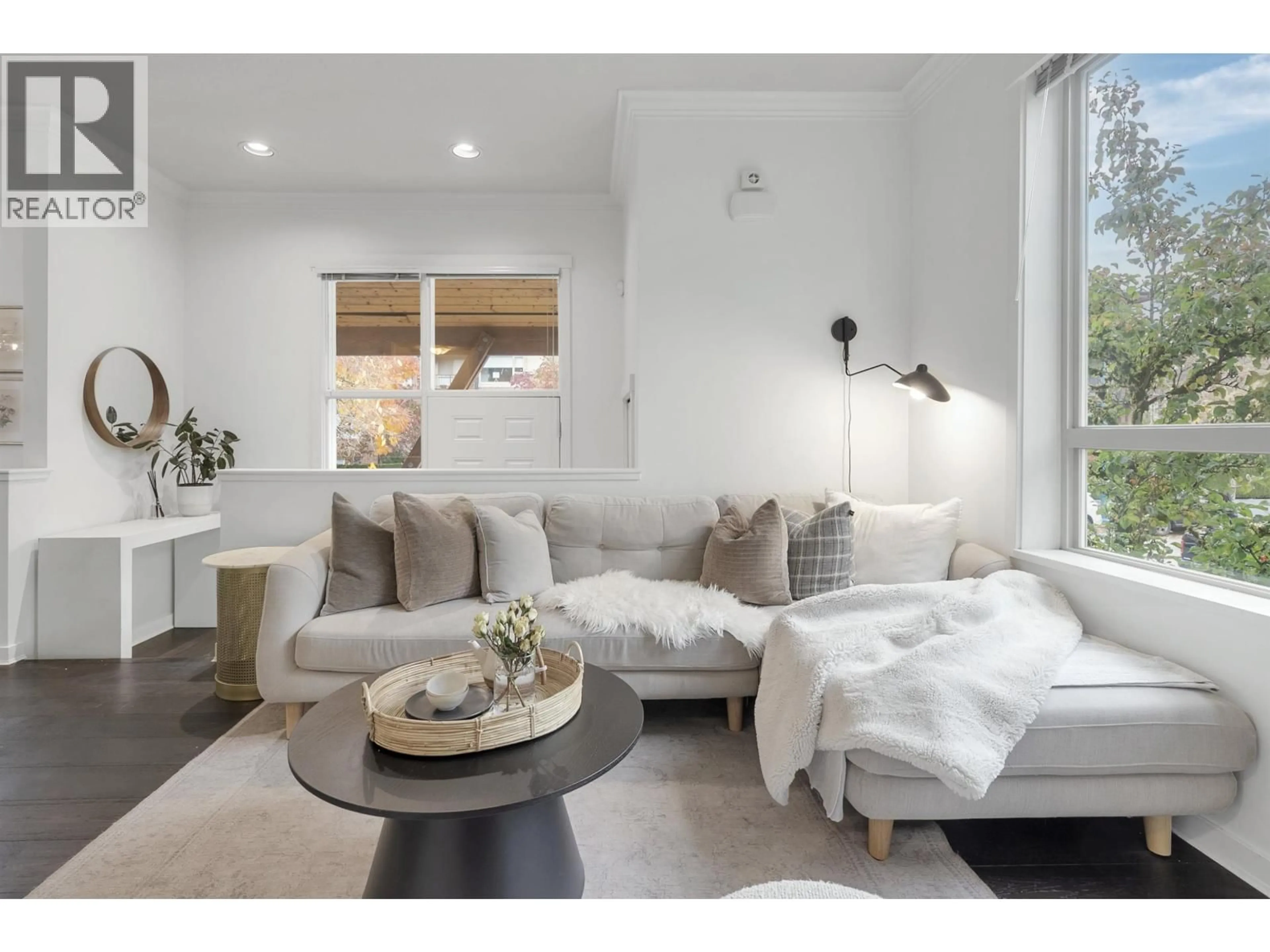 Living room with furniture, unknown for 21 - 301 KLAHANIE DRIVE, Port Moody British Columbia V3H0C2