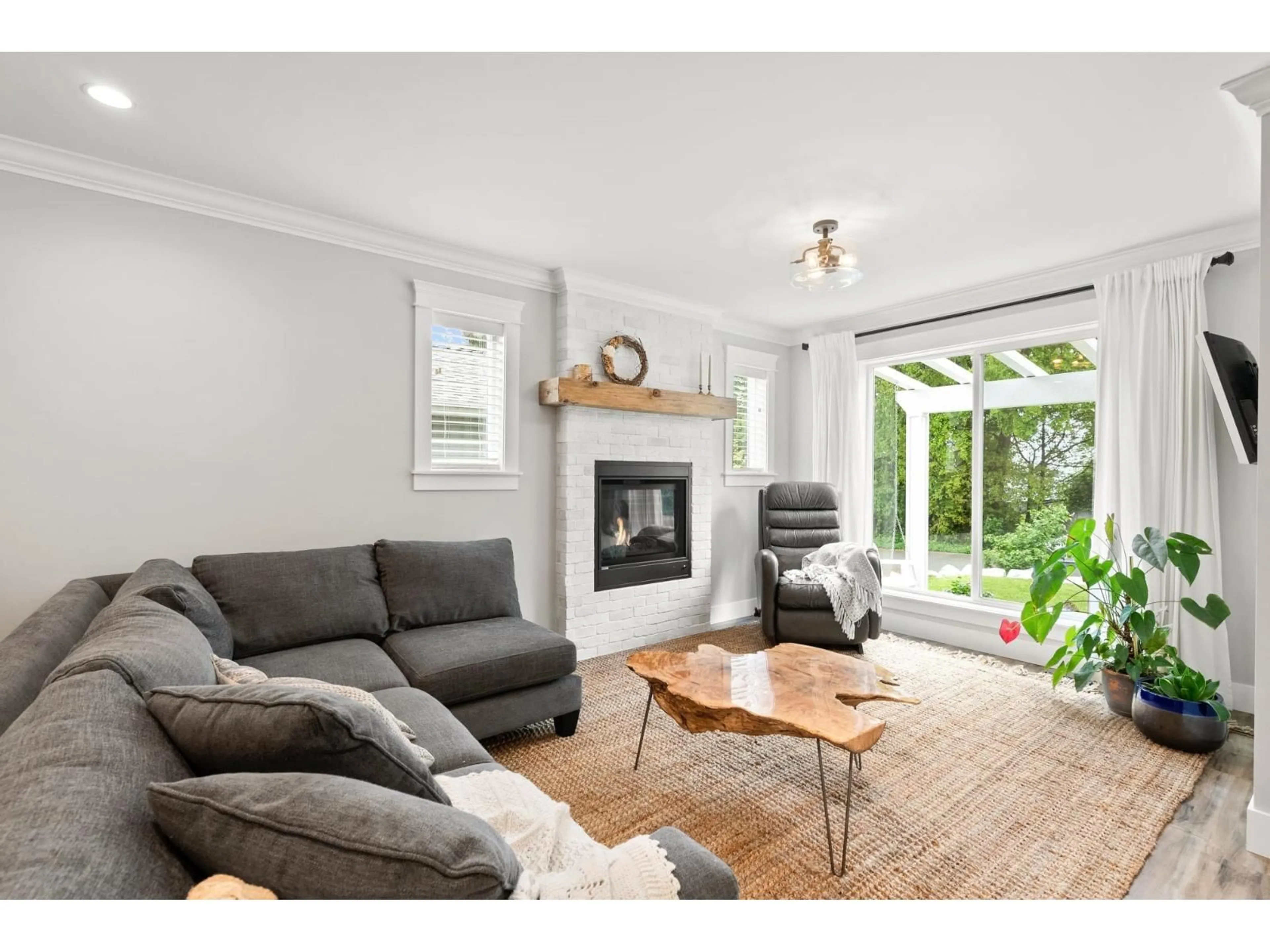 Living room with furniture, unknown for 26433 28, Langley British Columbia V4W3A6