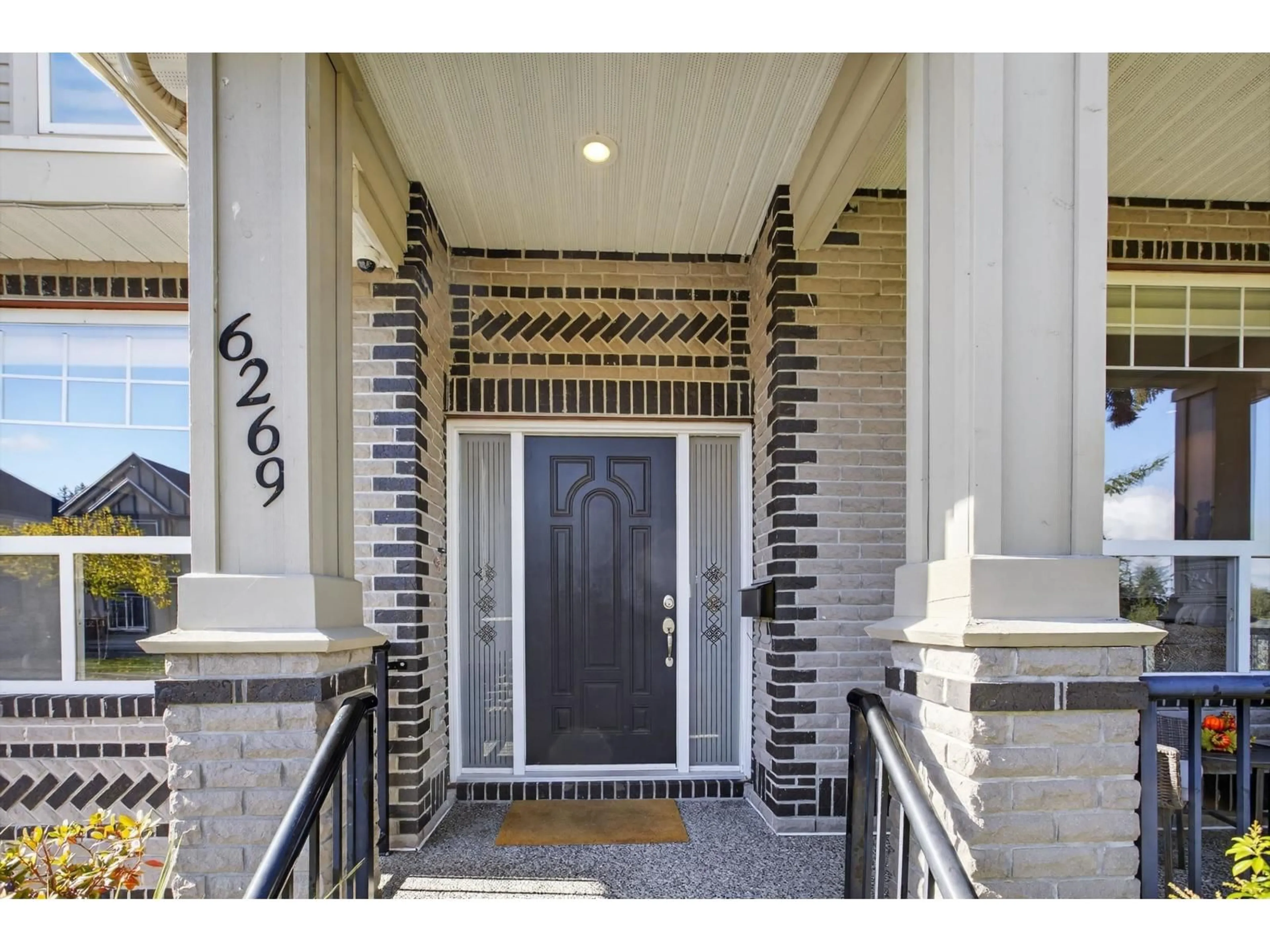 Indoor entryway for 6269 132B, Surrey British Columbia V3X3V4