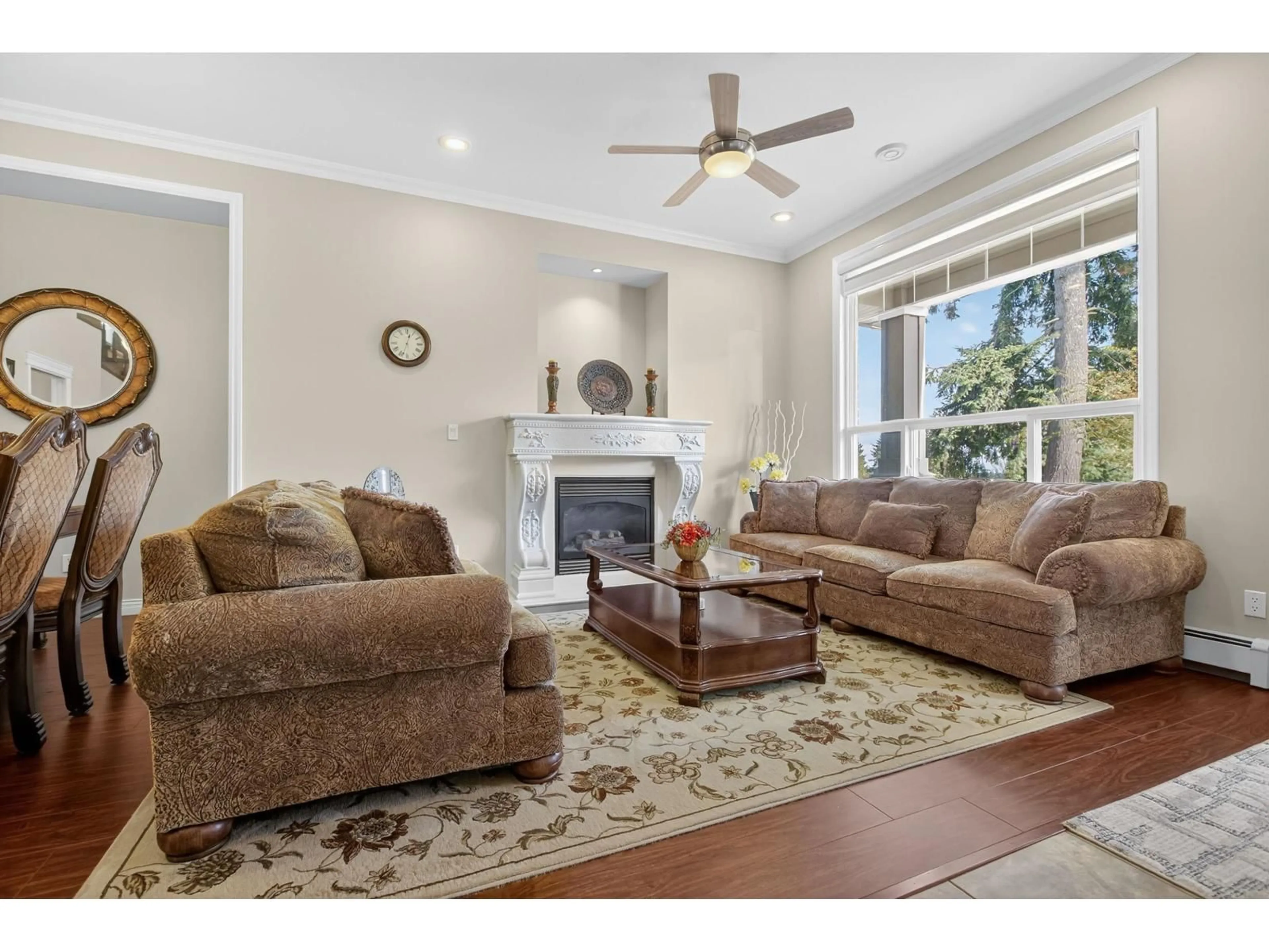Living room with furniture, unknown for 6269 132B, Surrey British Columbia V3X3V4
