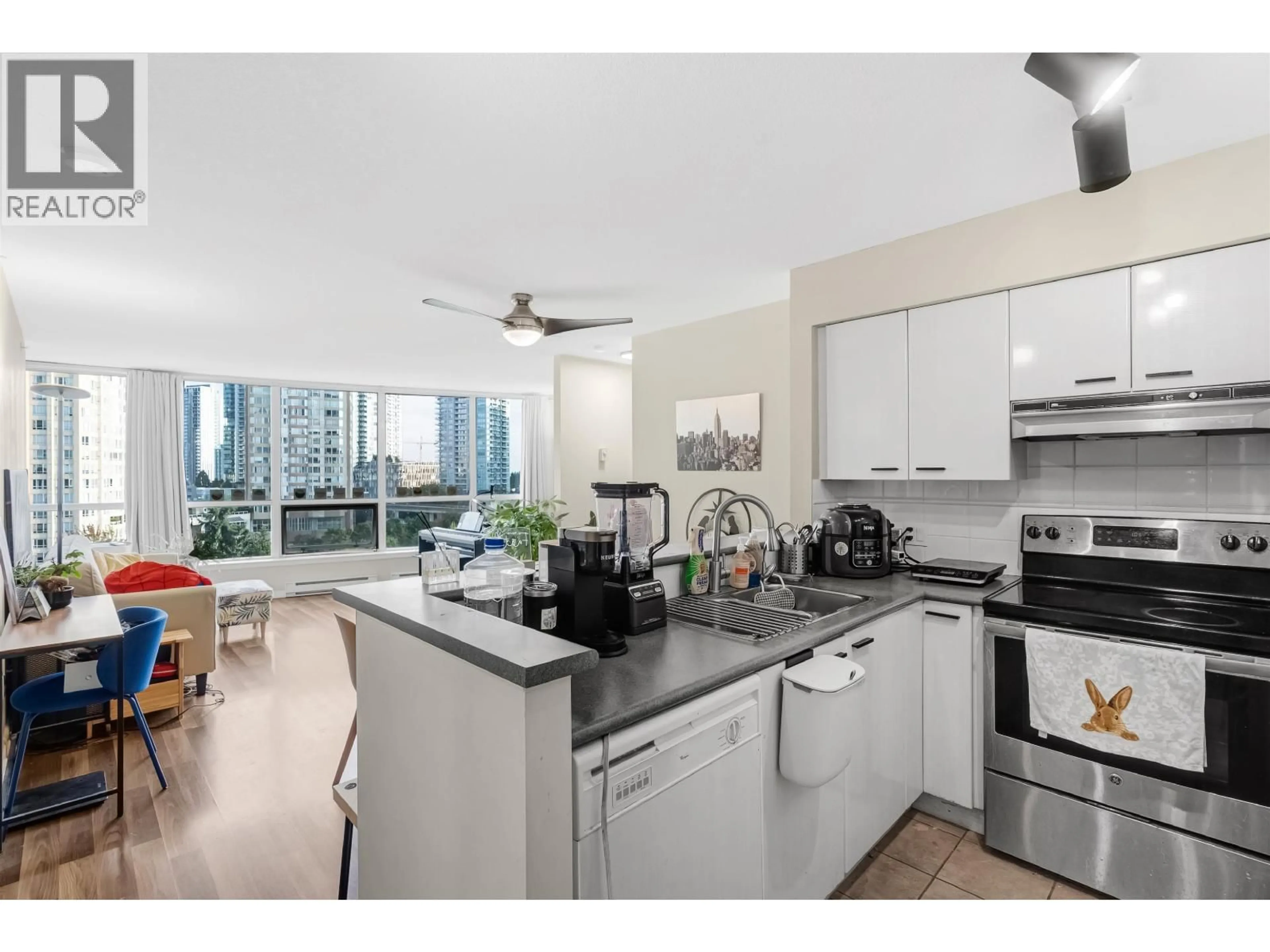 Standard kitchen, unknown for 1201 - 6088 WILLINGDON AVENUE, Burnaby British Columbia V5H4V2