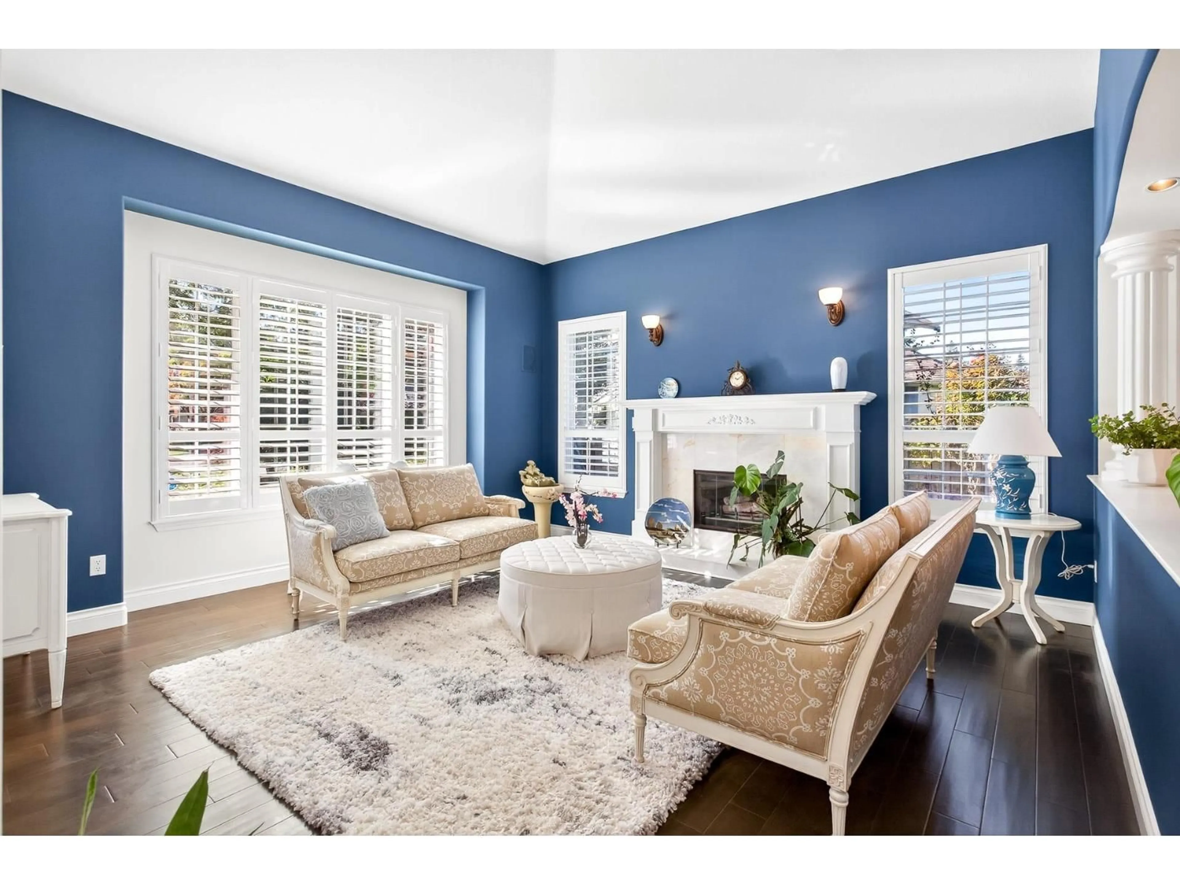 Living room with furniture, unknown for 14055 29A, Surrey British Columbia V4P2J8