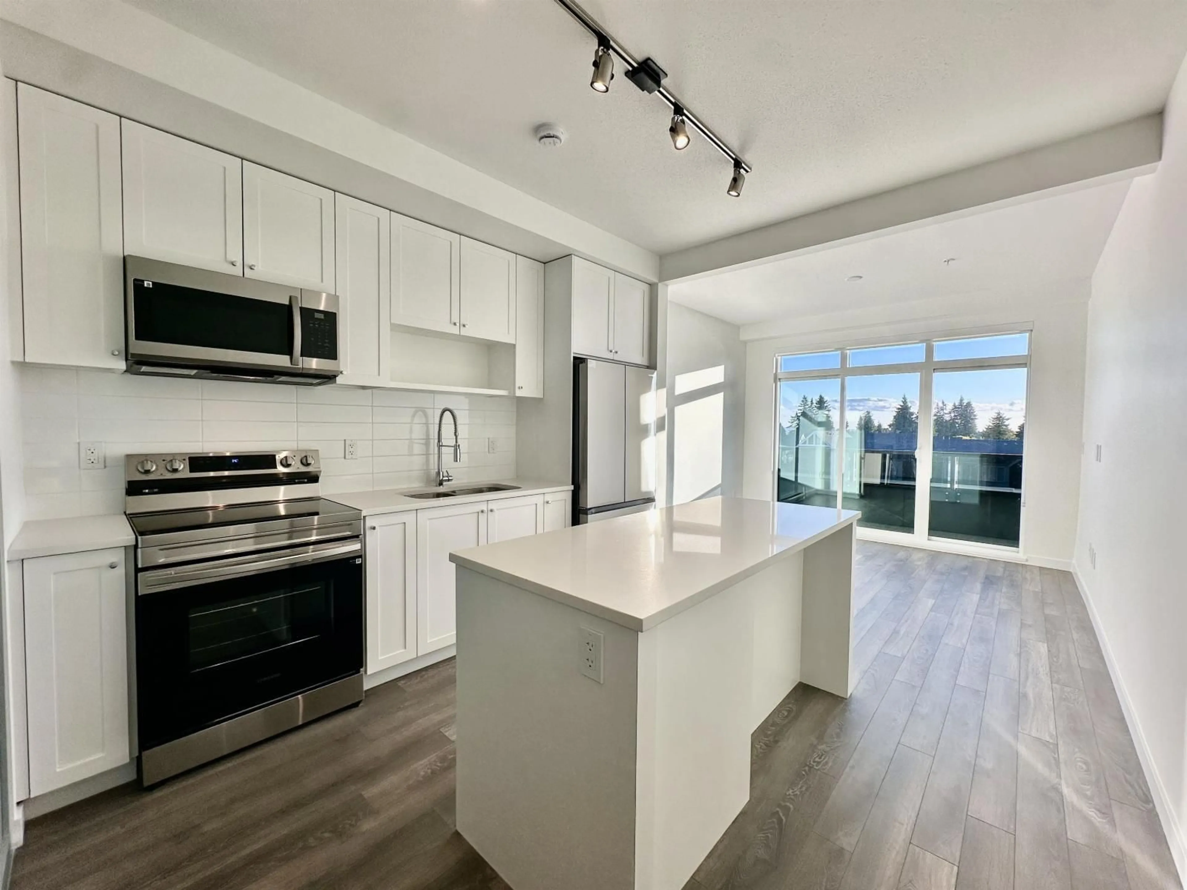 Open concept kitchen, unknown for 428 - 8509 158, Surrey British Columbia V4N6Y6