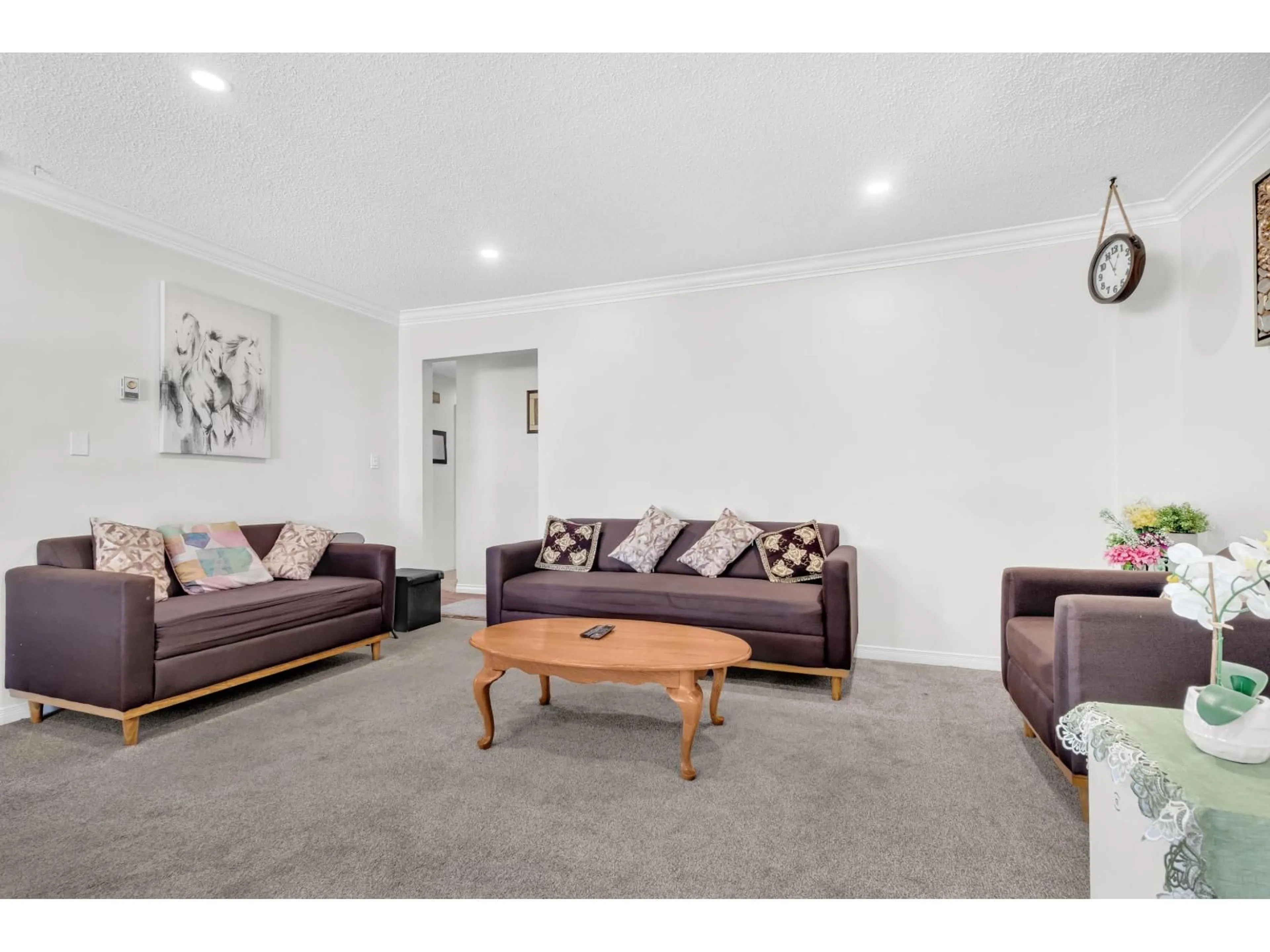 Living room with furniture, carpet floor for 101 - 13291 70B, Surrey British Columbia V3W7Z2