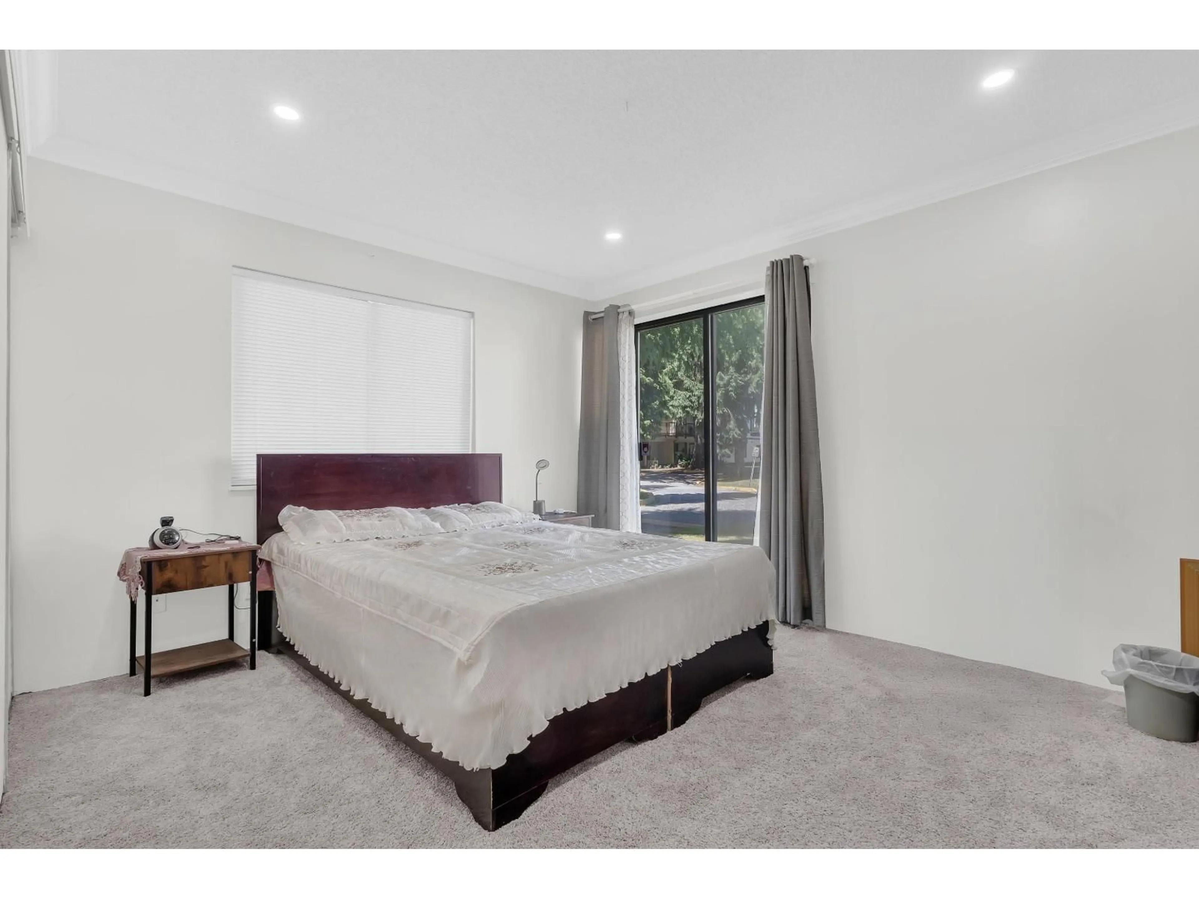 Bedroom with bed, carpet floor for 101 - 13291 70B, Surrey British Columbia V3W7Z2