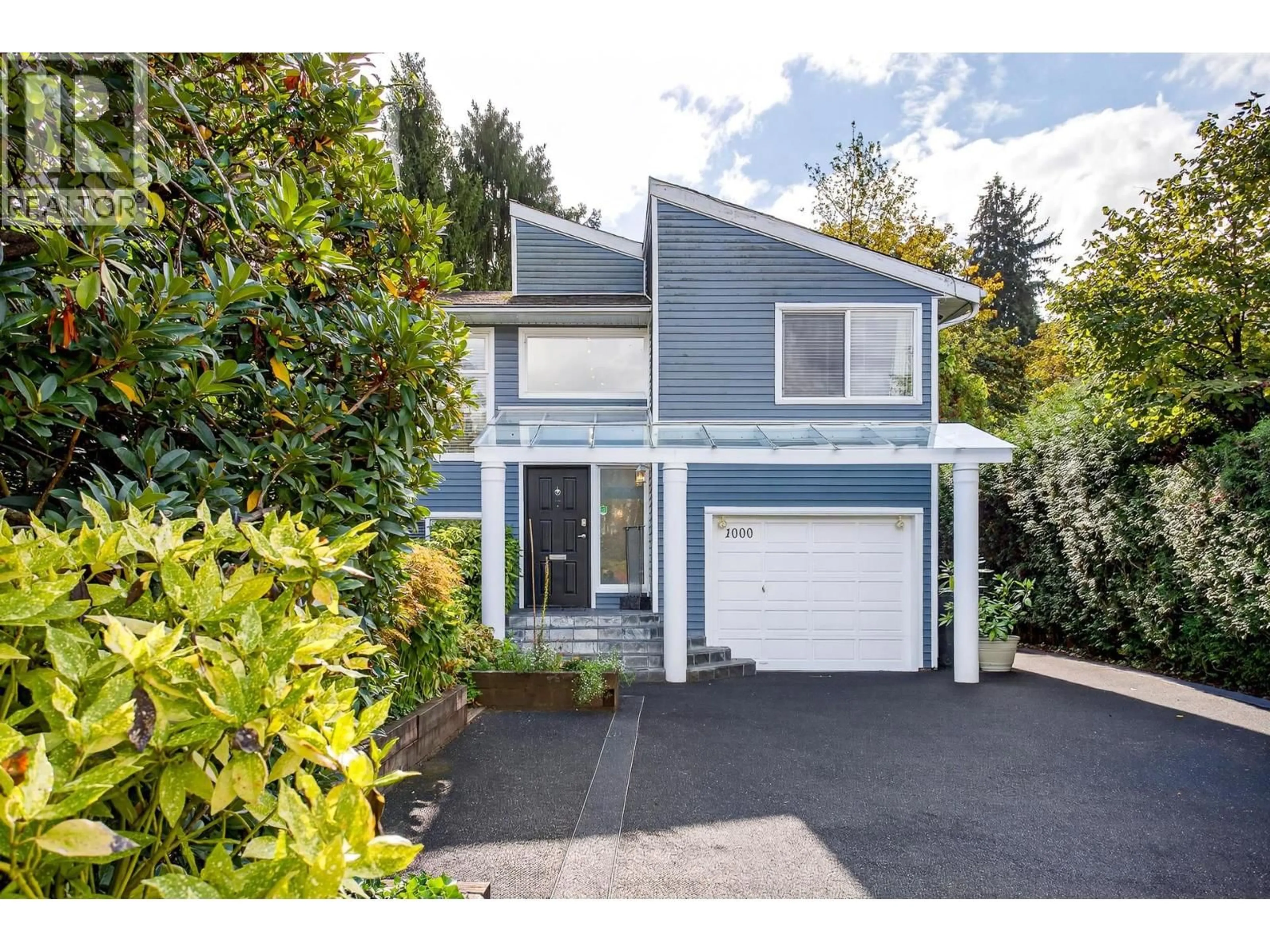 Home with vinyl exterior material, street for 1000 HOY STREET, Coquitlam British Columbia V3C4R2