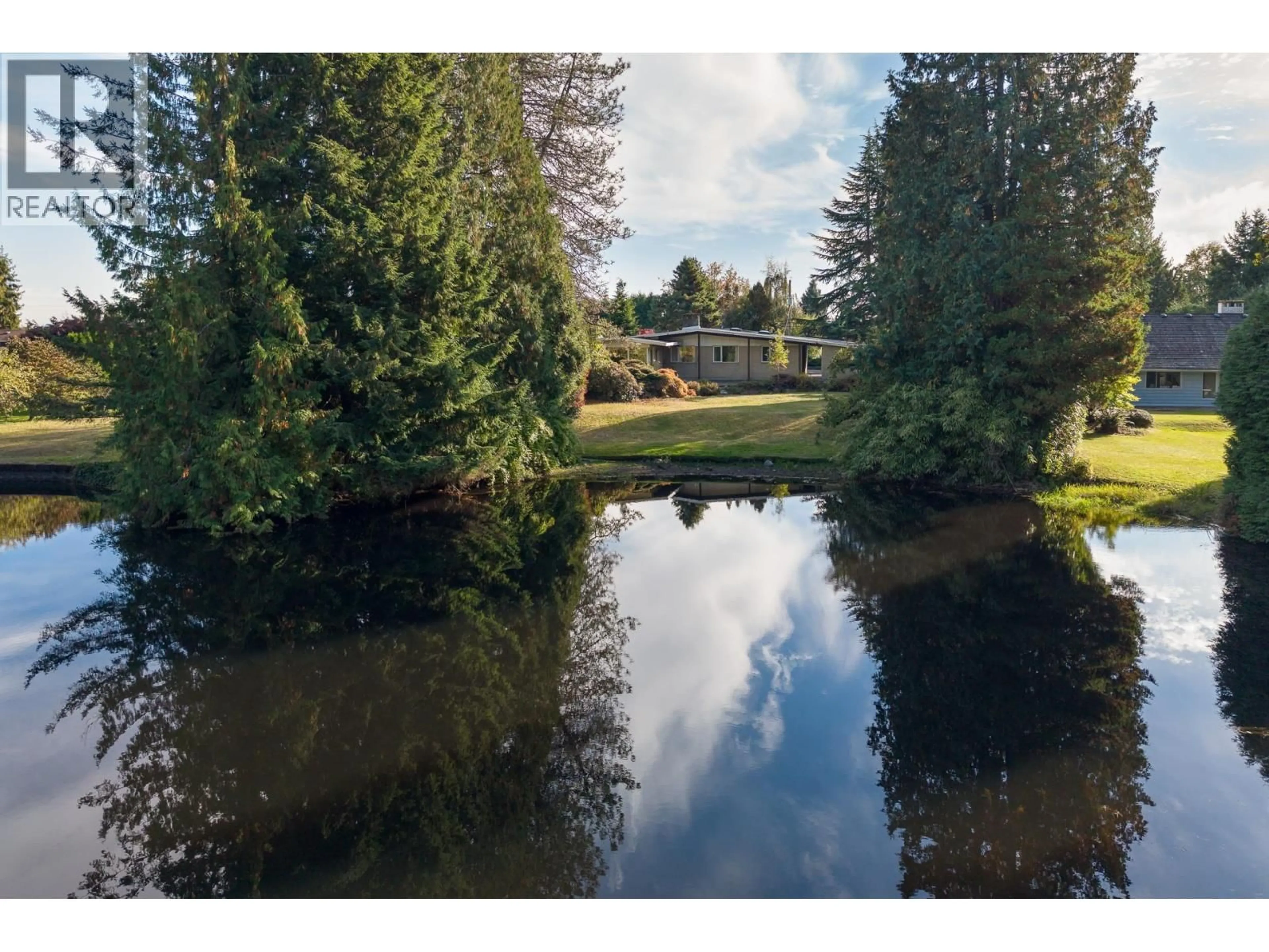 A pic from outside/outdoor area/front of a property/back of a property/a pic from drone, water/lake/river/ocean view for 1025 GROVELAND ROAD, West Vancouver British Columbia V7S1Y9