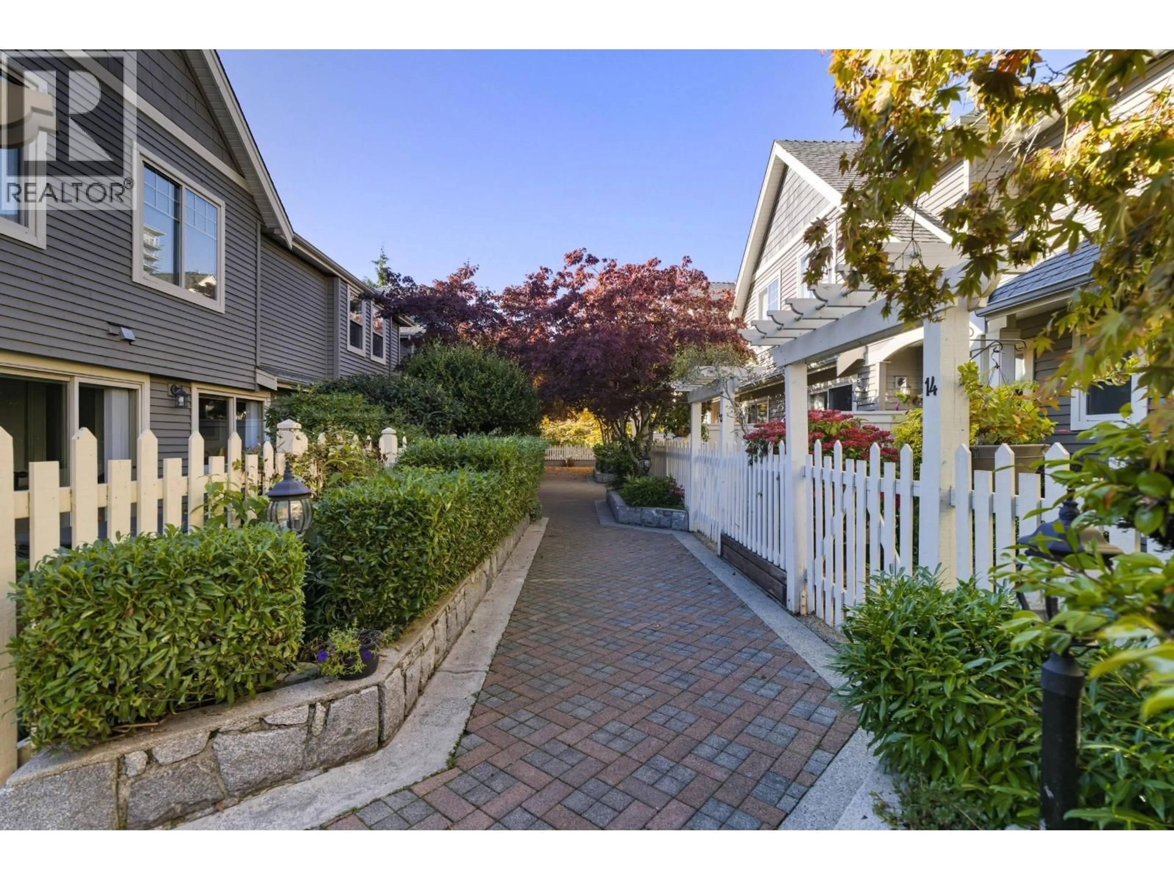 Patio, street for 6 - 222 5TH STREET, North Vancouver British Columbia V7L1L7