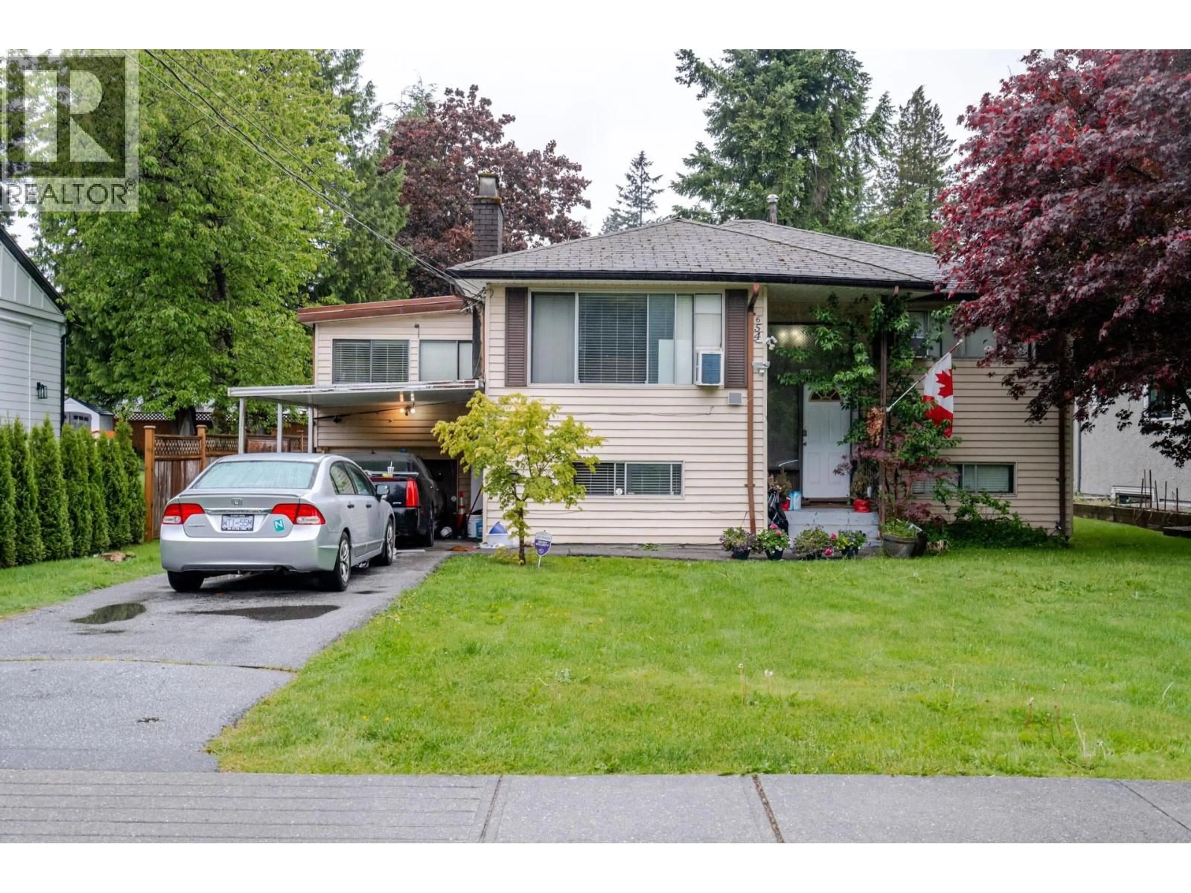Home with vinyl exterior material, street for 654 LINTON STREET, Coquitlam British Columbia V3J6J9