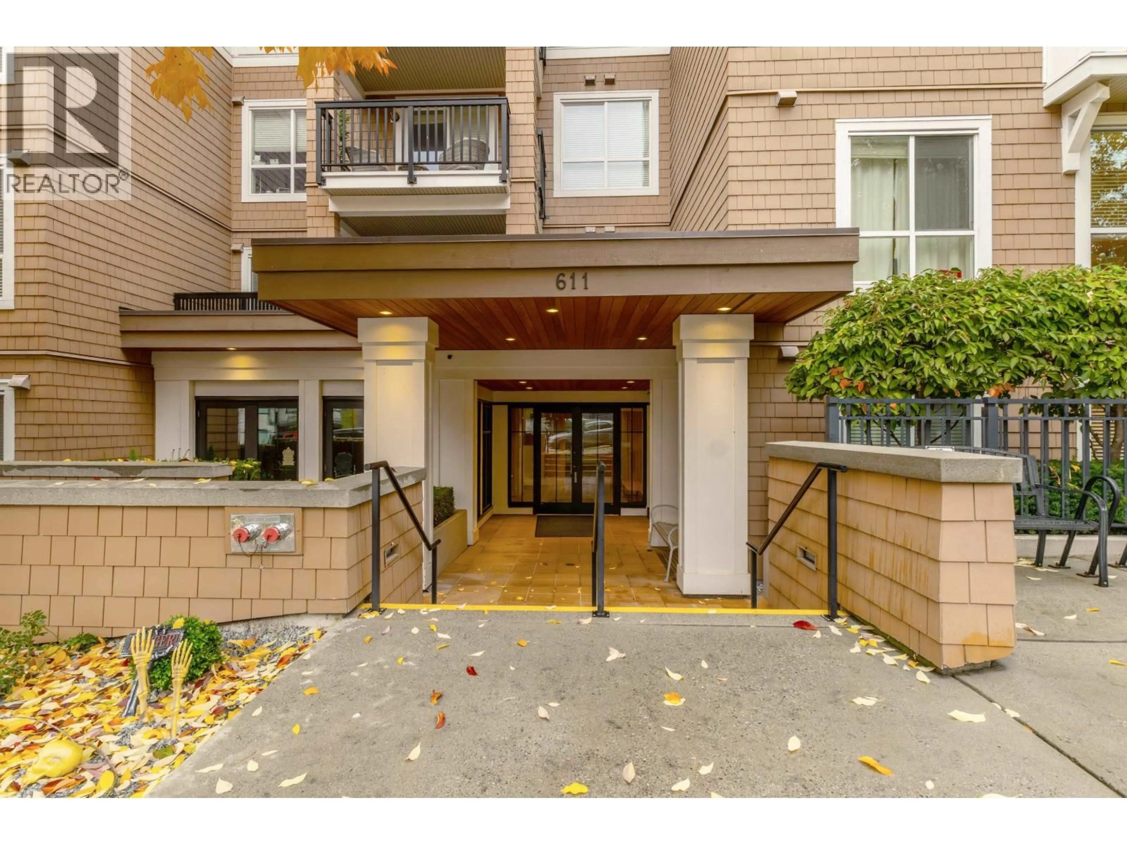 Indoor foyer for 403 - 611 REGAN AVENUE, Coquitlam British Columbia V3J0E5