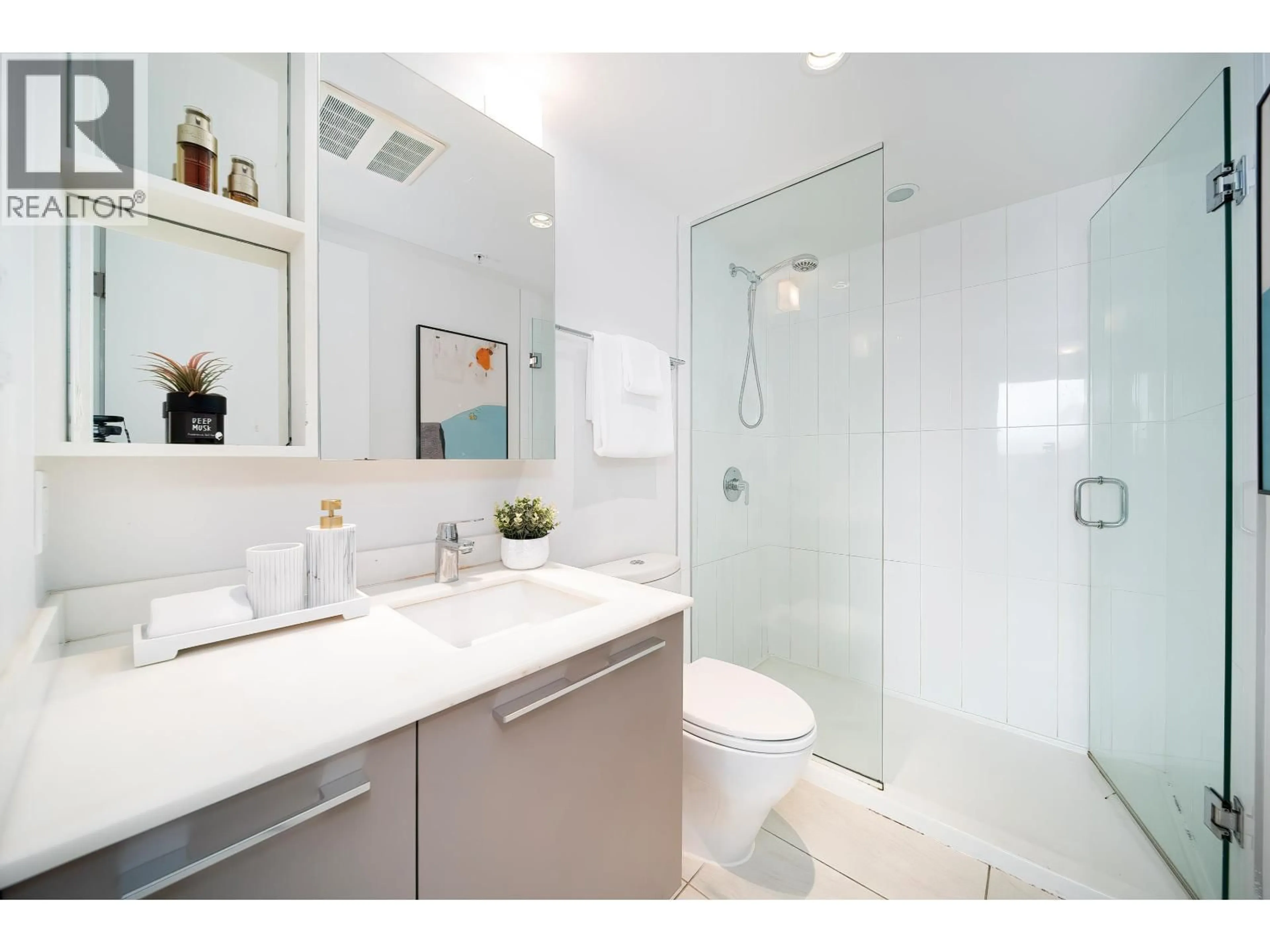 Contemporary bathroom, ceramic/tile floor for 904 - 8131 NUNAVUT LANE, Vancouver British Columbia V5X0E2