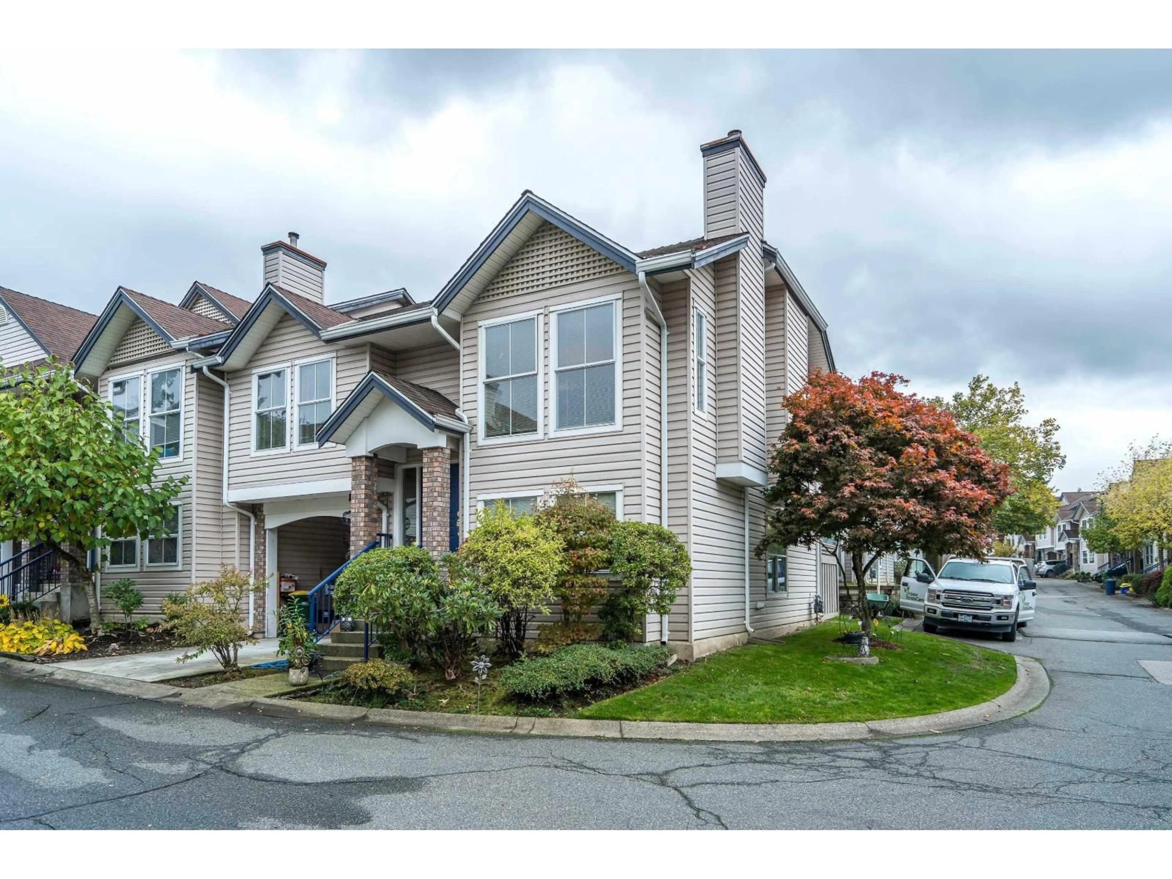 Home with vinyl exterior material, street for 26 - 8716 WALNUT GROVE, Langley British Columbia V1M2K2