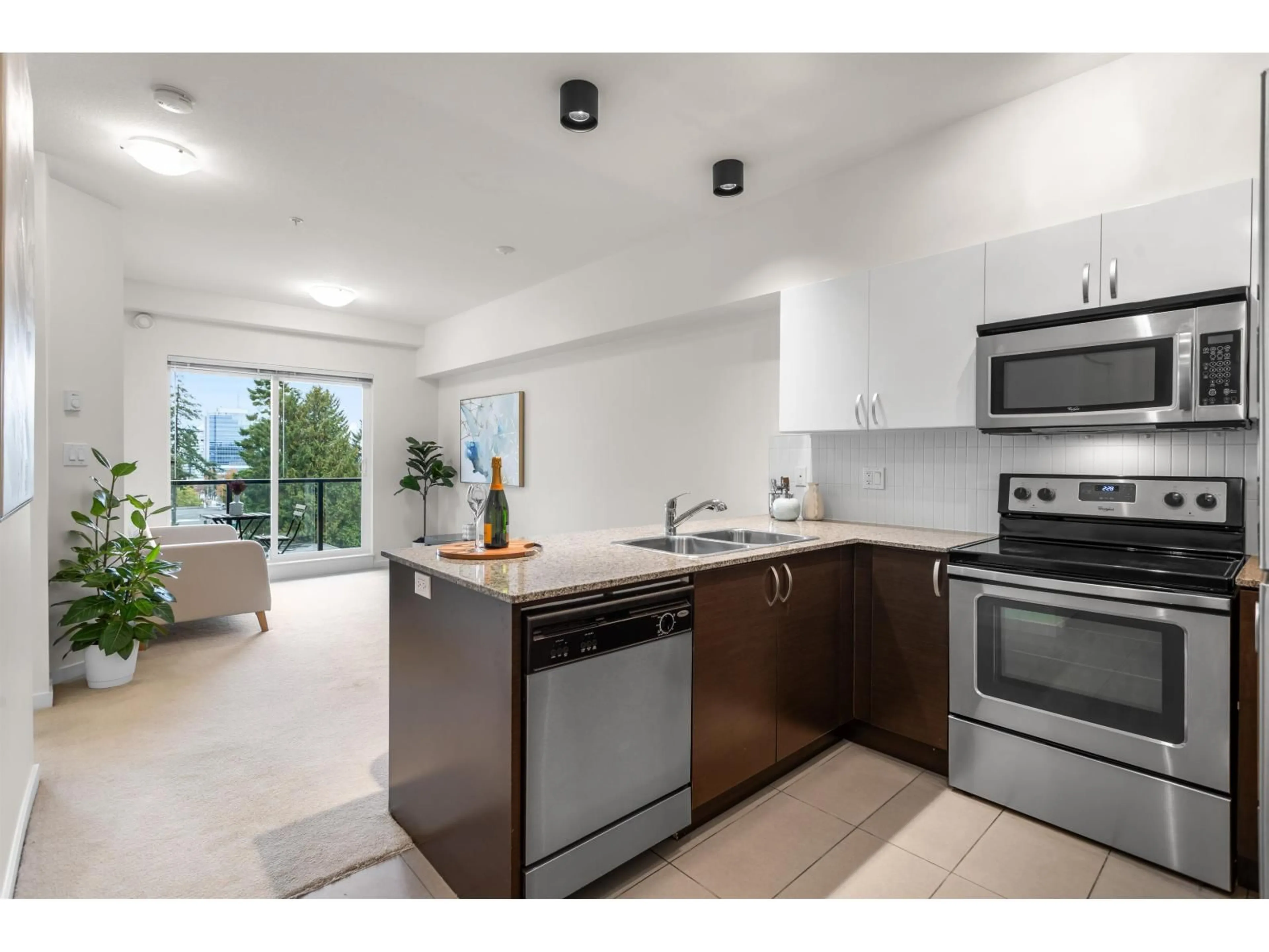 Open concept kitchen, unknown for 424 - 13728 108, Surrey British Columbia V3T0G2